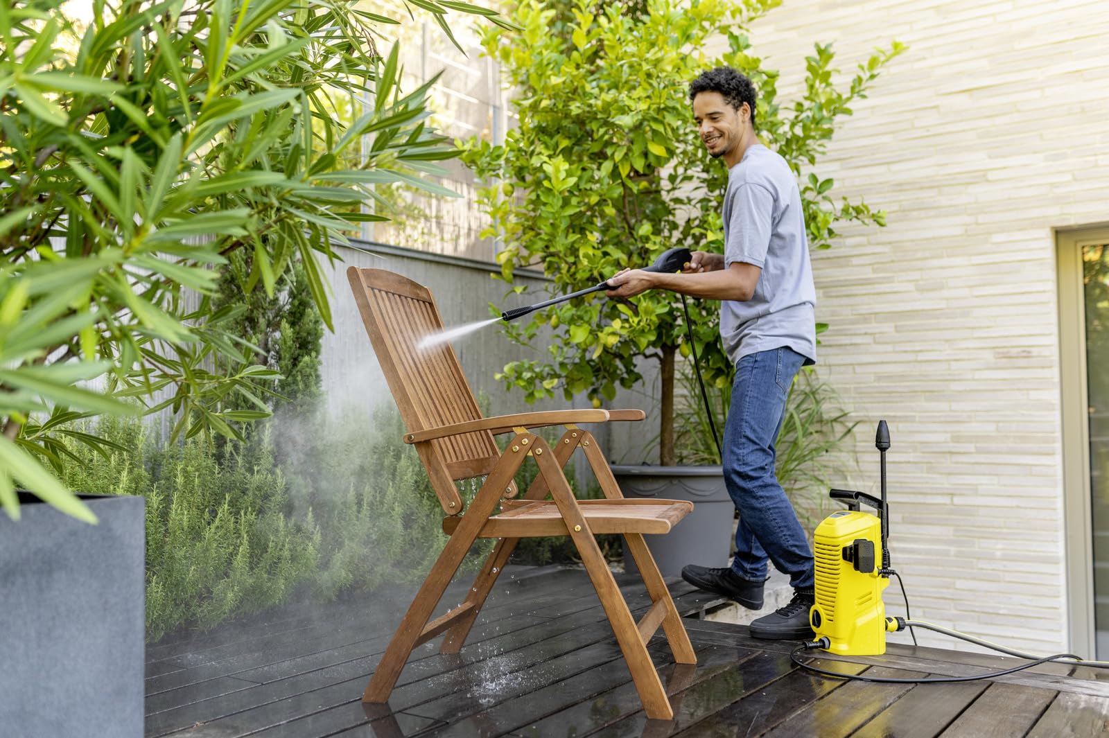 Kärcher 2 Pressure Washer, Compact & Lightweight, Includes Single Spray Lance & Dirt Blaster, 4m Hose, Quick Connect System