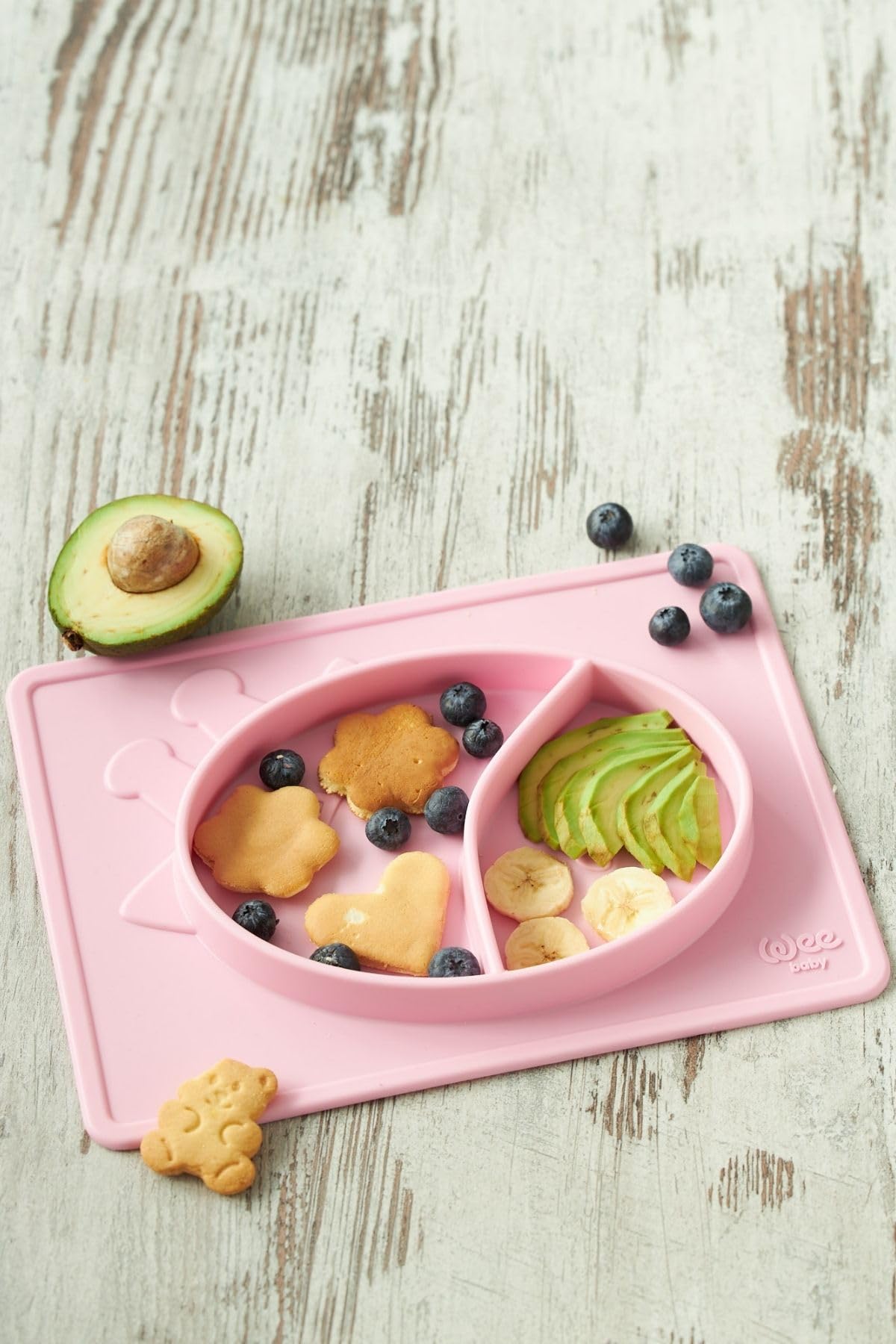 طقم إطعام سيليكون للأطفال الصغار من وي بيبي مصمم ليجعل وقت الأكل أكثر أمانًا وراحة ومتعة. مصنوع من سيليكون عالي الجودة