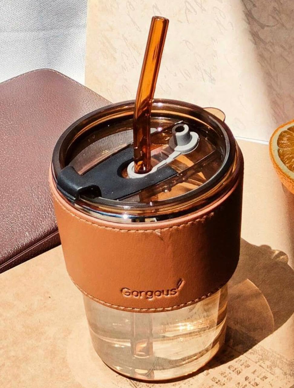 كوب زجاجي  بتصميم عسل مثالي للاستخدام اليومي وللاستمتاع بالمشروبات الساخنة أو الباردة. مصنوع من زجاج عالي الجودة ومقاوم للحرارة