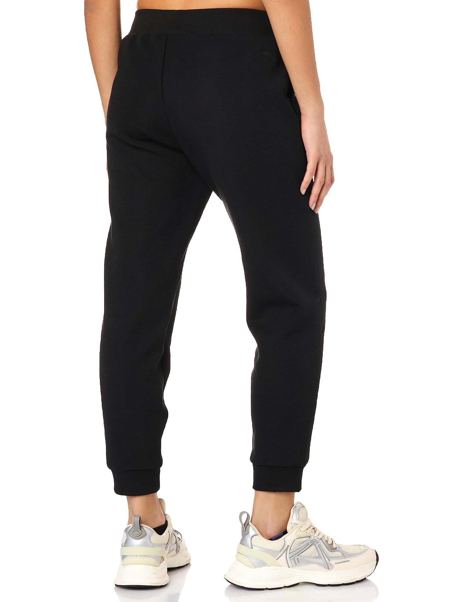 بنطال أنتا للنساء المصمم ليمنحك مرونة عالية وأداءً مميزاً في كل حركة. مصنوع من قماش خفيف وقابل للتمدد يسمح بمرور الهواء ويمنح حرية كاملة أثناء التمارين أو الاستخدام اليومي