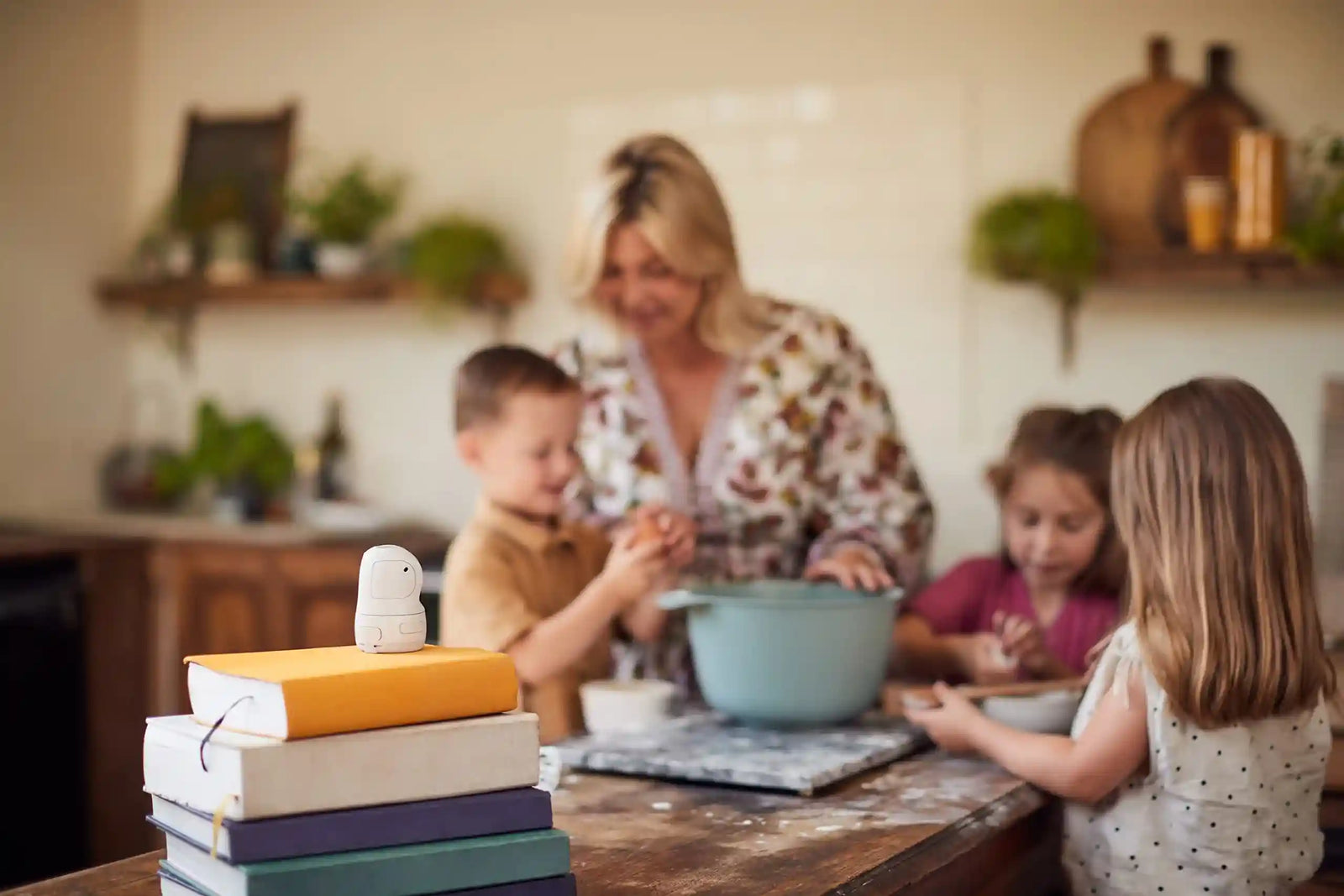 كاميرا كانون باورشوت PX طراز   باللون الأبيض هي كاميرا ذكية ومضغوطة مصممة لتصوير الصور والفيديو بسهولة. مزودة بتقنية التعرف على الوجوه والتركيب الذكي للصورة