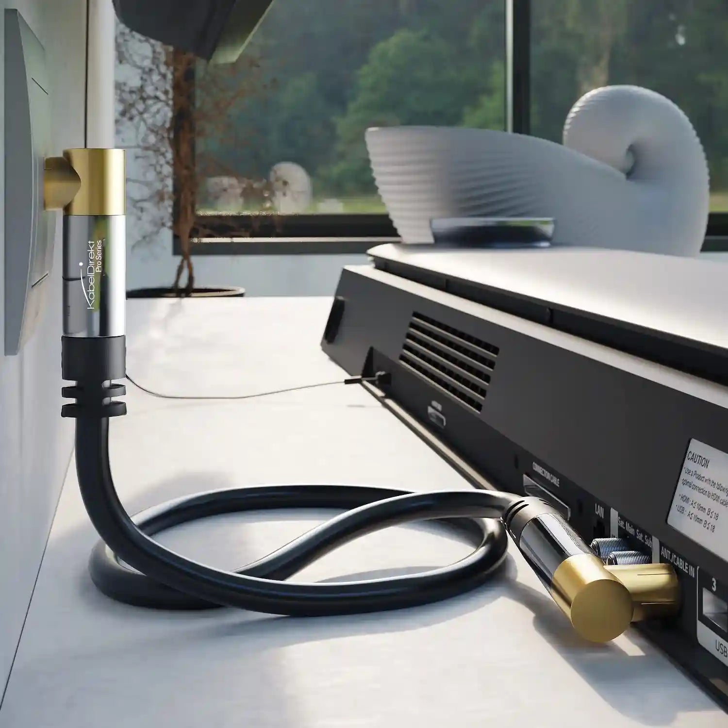 كابل كوكسيل من كابل ديركت بطول 10 أمتار (سلسلة برو) يضمن نقلًا ممتازًا للإشارة لأجهزة التلفاز والراديو. يتميز بتصميم موصل بزاوية 90 درجة (ذكر إلى أنثى) مما يوفر مرونة عالية وتوصيلاً آمنًا