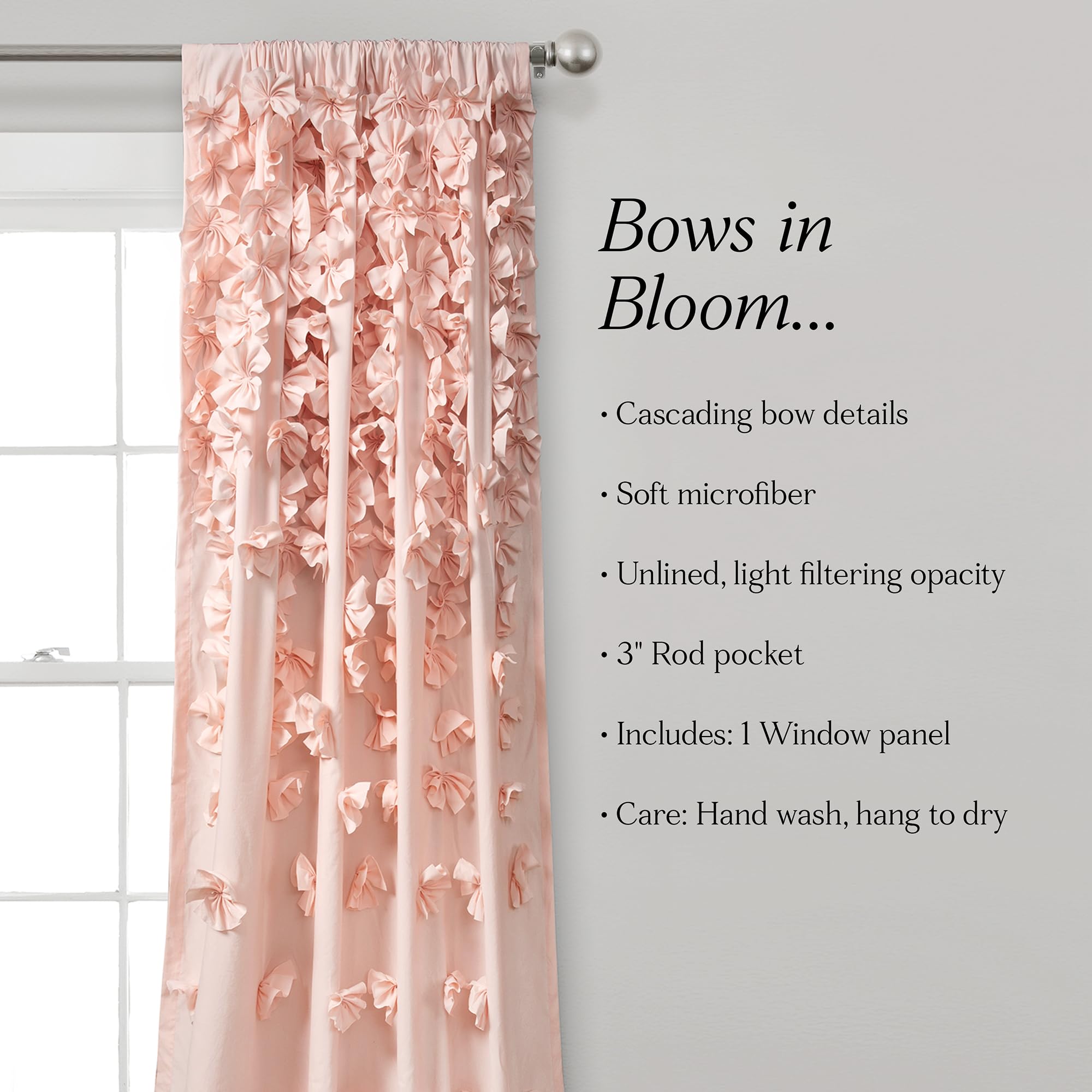 ستارة Lush Decor هي لوحة شفافة أنيقة وعصرية مصممة لتحسين مظهر أي غرفة. تتميز بتصميم مزين بعقدة مطرزة ومجعدة، تضيف لمسة زخرفية بينما تسمح بمرور الضوء الطبيعي الناعم. 