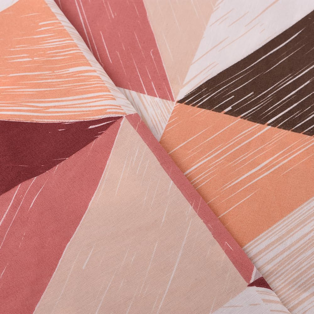 طقم غطاء لحاف من المأمون هو حل أنيق ومريح لغرفة النوم، مصمم لتحسين ديكور الغرفة. مصنوع من قماش ناعم وقابل للتنفس وعالي الجودة