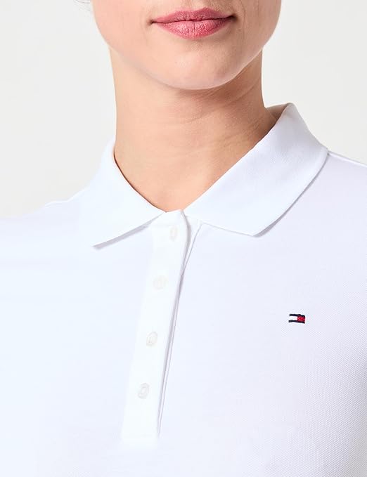 تي‑شيرتات منTommy Hilfiger للنساء هي قطع عصرية وعالية الجودة تجمع بين الراحة والأناقة الكلاسيكية. مصنوعة من خامات ناعمة 
