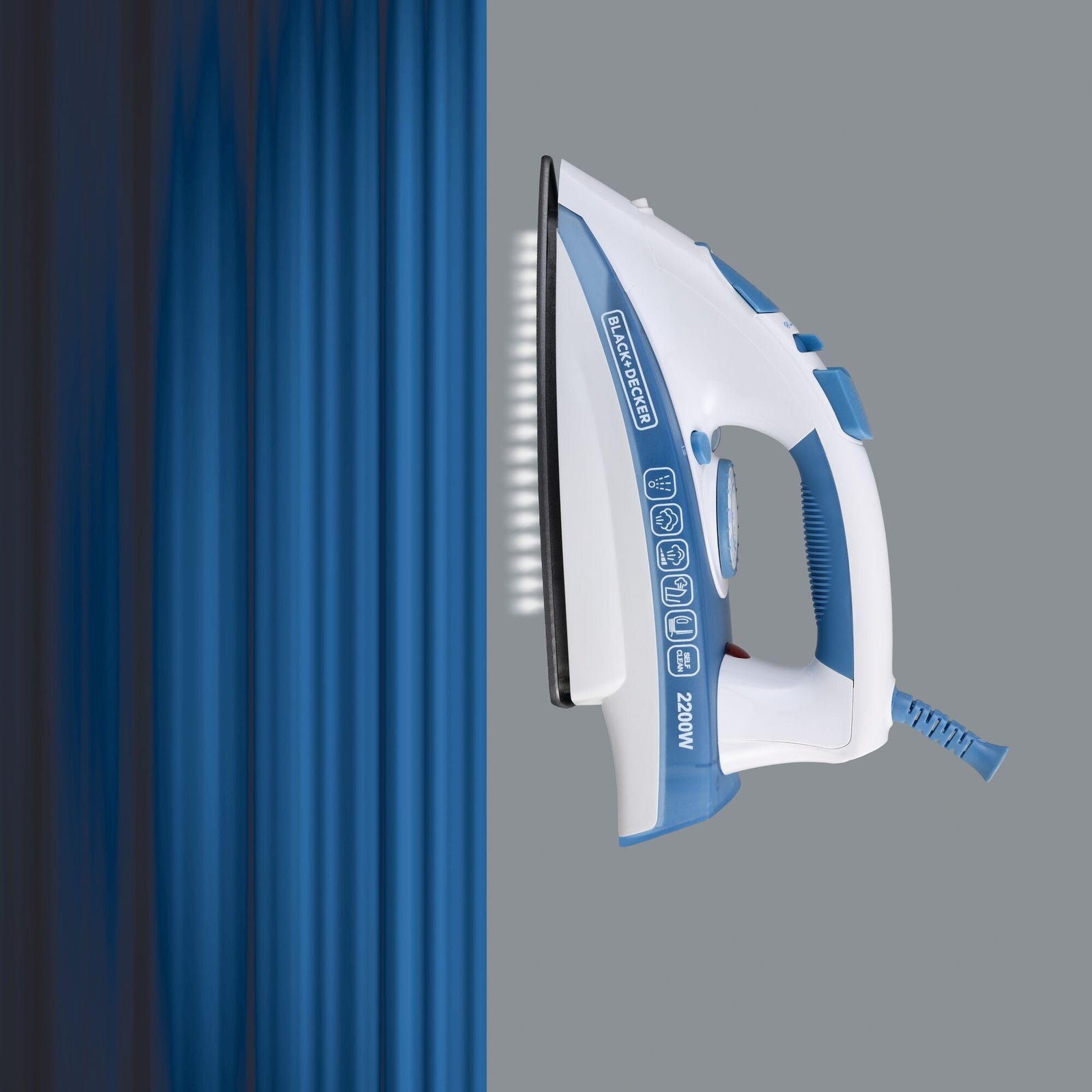 مكواة بخار بلاك + ديكر 2000 واط بقاعدة سيراميك (X2000-B5)  لتوفير أداء قوي وسريع. تعمل بقوة 2000 واط لتسخين سريع وبخار مستمر يزيل التجاعيد العنيدة بكفاءة. تتميز القاعدة السيراميكية بانزلاق سلس على مختلف أنواع الأقمشة وتوزيع متساوٍ للحرارة