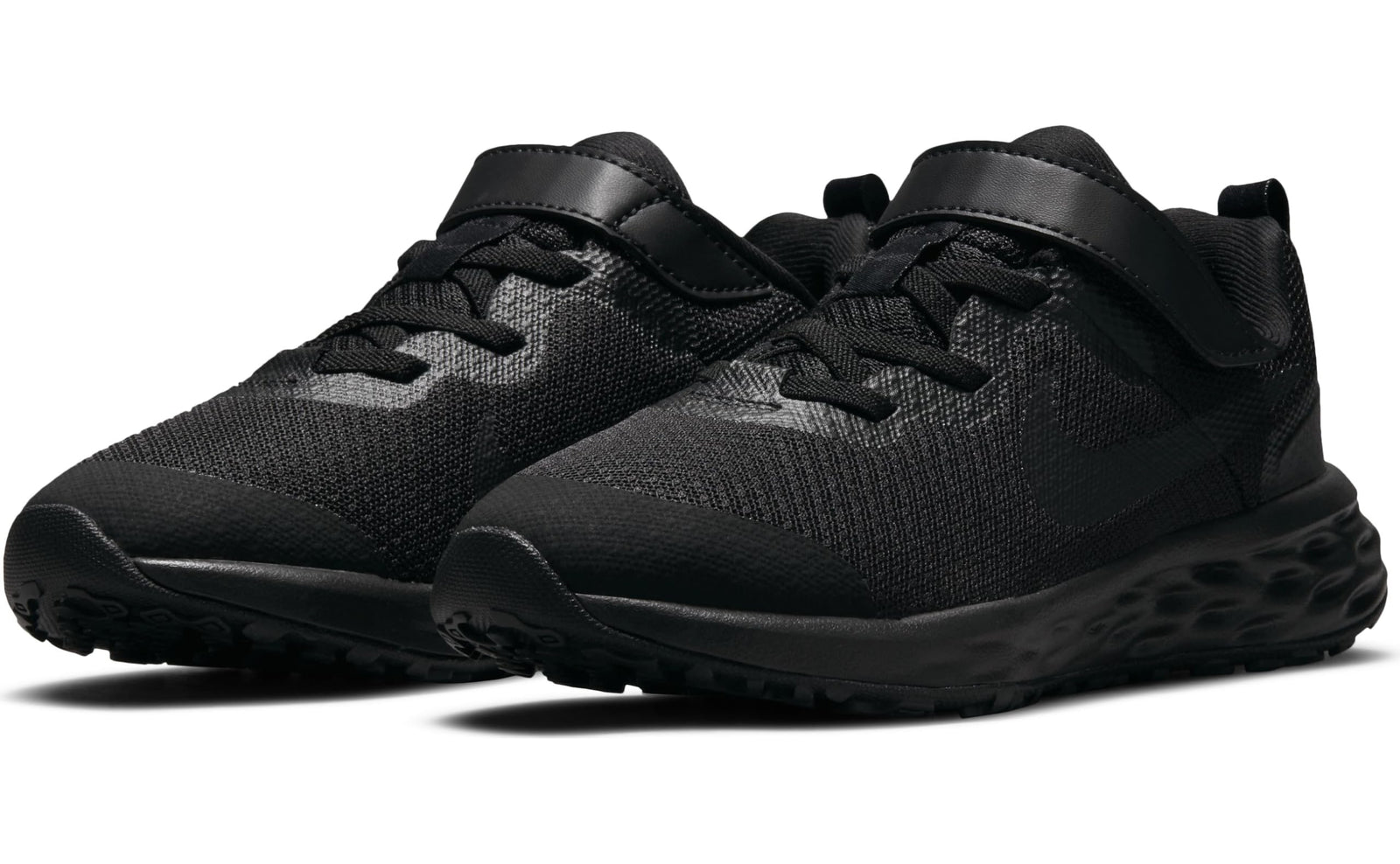 حذاء نايك للأولاد يجمع بين الأداء والراحة والأناقة الرياضية. مصنوع من خامات متينة وقابلة للتهوية لتوفير دعم مثالي للقدمين أثناء الحركة والنشاط. بطانته المبطنّة 