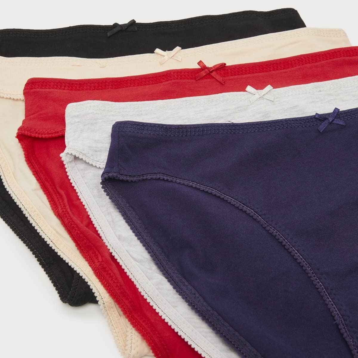 ملابس داخلية من سبلاش للسيدات تتميز بخامة ناعمة ومريحة للاستخدام اليومي، مع قصّة ثابتة ونفاذية جيدة للهواء. تأتي القطعة بتصميم متعدد الألوان  – Safqqa Egypt