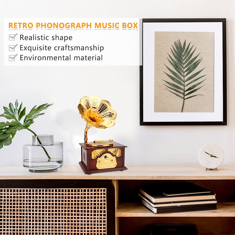 صندوق موسيقى عتيق من Mystery على شكل جراموفون يتميز بتصميم كلاسيكي أنيق يجمع بين الفخامة والحنين إلى الماضي. يعمل بآلية ميكانيكية تعزف لحنًا جميلًا عند تدويره، مما يضيف جوًا دافئًا ومميزًا لأي مكان