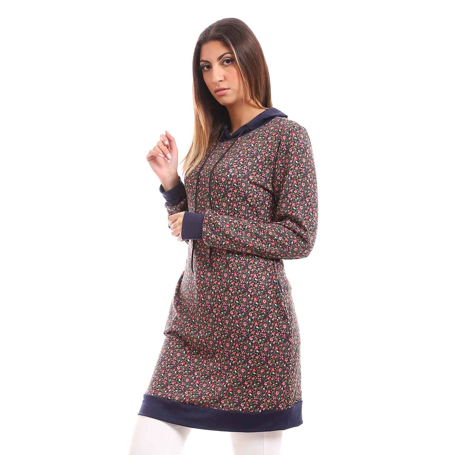 هودي أندورا للنساء يجمع بين الراحة والدفء والأناقة الكاجوال، مما يجعله مثاليًا للاستخدام اليومي.