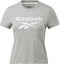 تي شيرت Reebok Training Essentials بشعار منقوش للنساء (أكمام قصيرة) 