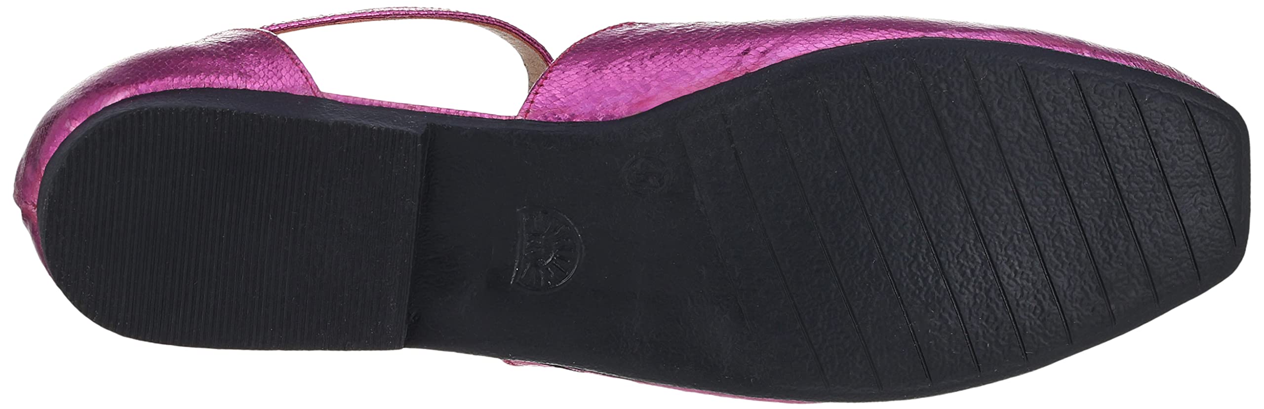 أحذية MADYOS للنساء هي أحذية أنيقة ومريحة مصممة للاستخدام اليومي. تجمع بين المظهر العصري والعملية – Safqqa Egypt