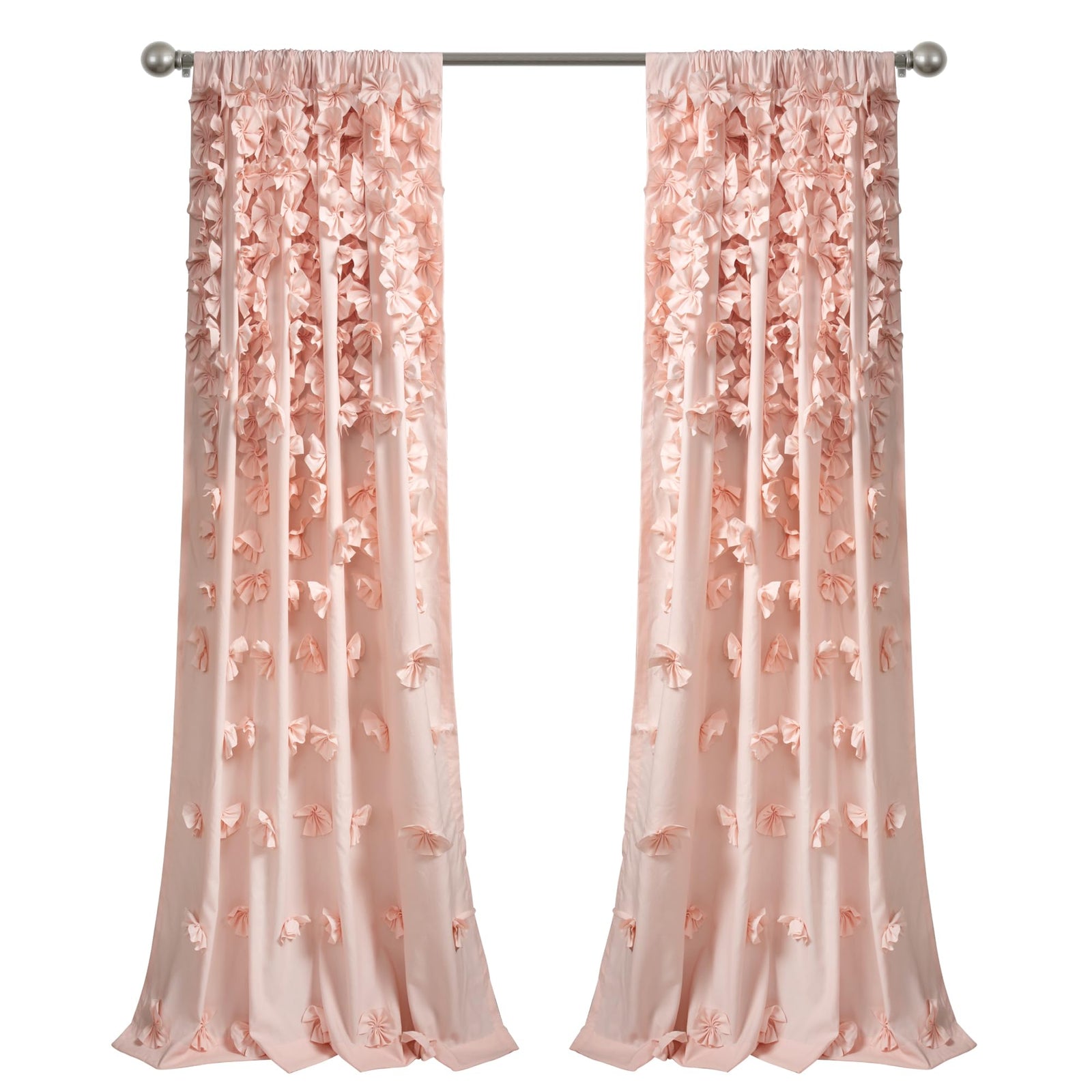 ستارة Lush Decor هي لوحة شفافة أنيقة وعصرية مصممة لتحسين مظهر أي غرفة. تتميز بتصميم مزين بعقدة مطرزة ومجعدة، تضيف لمسة زخرفية بينما تسمح بمرور الضوء الطبيعي الناعم. 