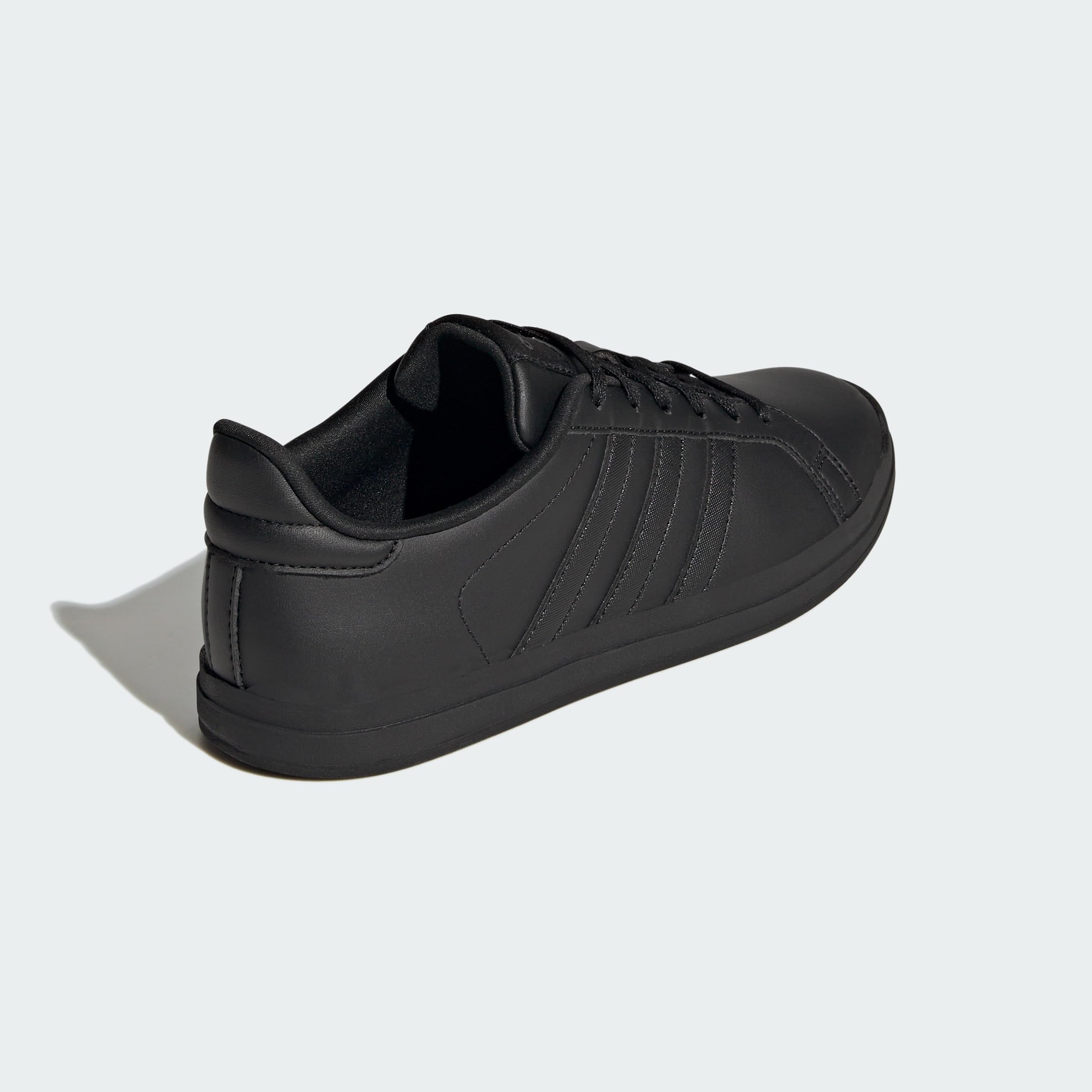 حذاء Adidas للرجال والنساء – لون أسود تصميم موحد مناسب للرجال والنساء تصميم مريح ومتين