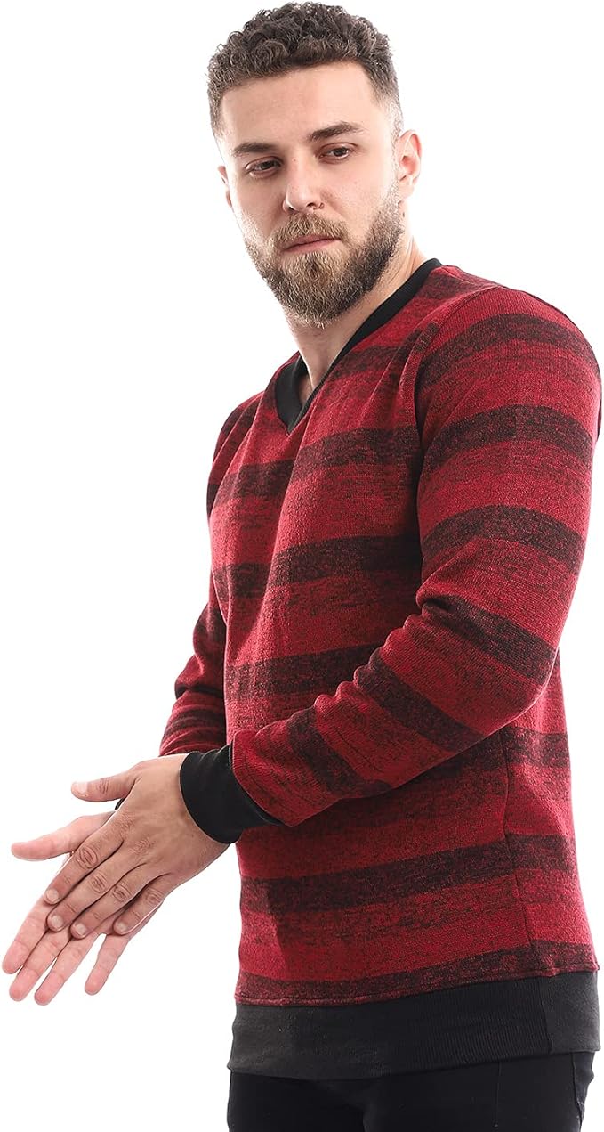 بلوزة مخططة برقبة على شكل حرف V للرجال من Offcliff 