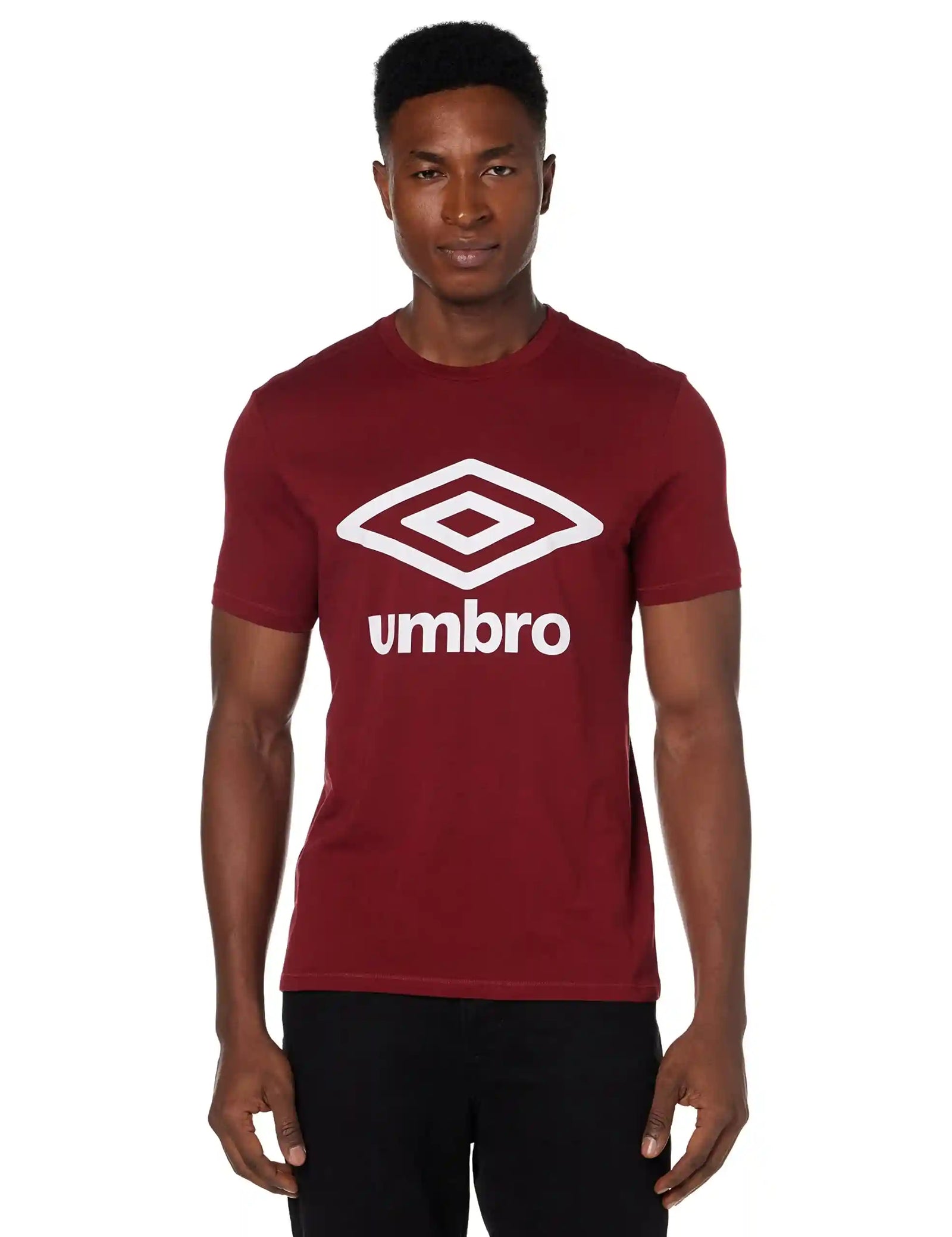 تيشيرتات رجالية من أمبرو. مصنوعة من قماش ناعم ومتنفس، توفر قصة مريحة مناسبة للتمارين، الأنشطة الرياضية أو الاستخدام اليومي