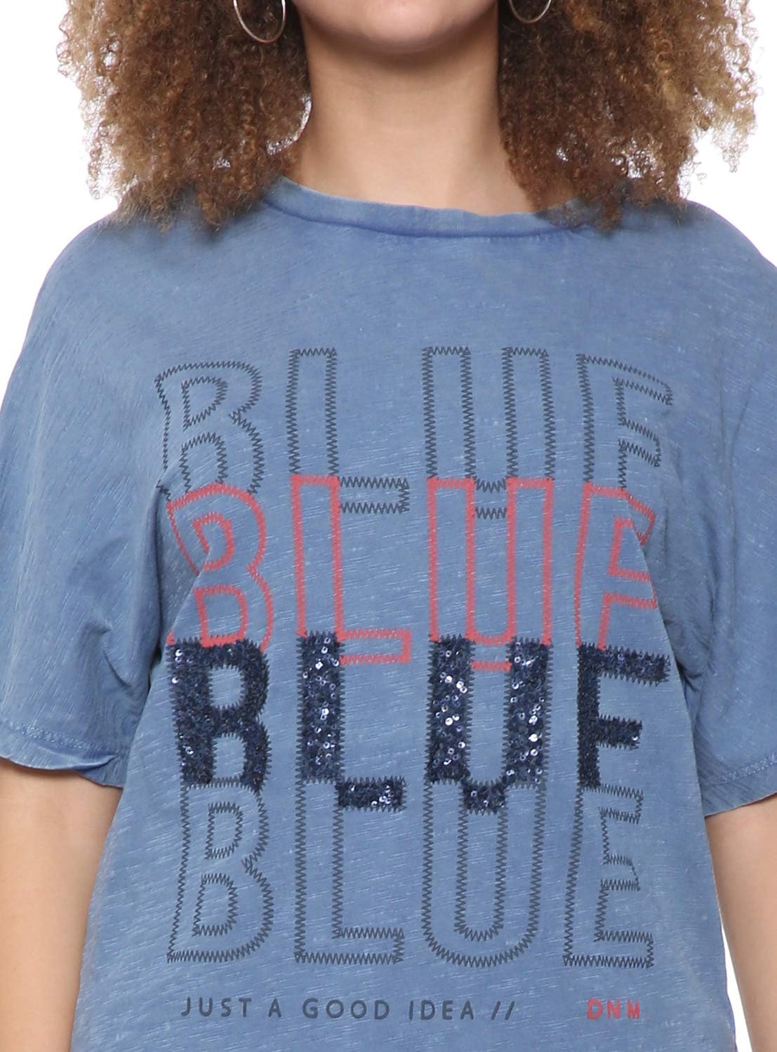 تيشيرتات نسائية من سبلاش تجمع بين الراحة والأناقة الكاجوال. مصنوعة من خامات ناعمة وعالية الجودة، توفر التهوية وسهولة الحركة، مما يجعلها مثالية للاستخدام اليومي