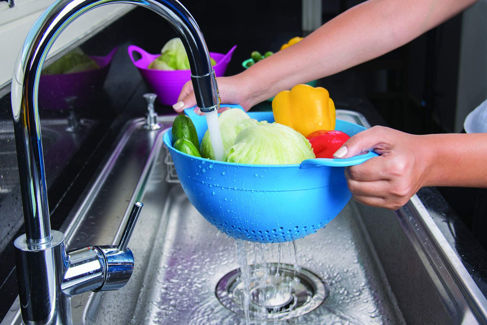  مصافي مينترا (3 قطع – باللون الفيروزي). تحتوي هذه المجموعة العملية والأنيقة على ثلاث مصافي بأحجام مختلفة مثالية لغسل الفواكه، الخضروات، المعكرونة وغيرها