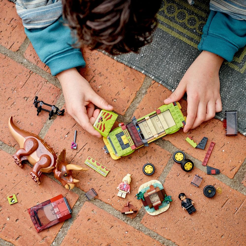 لعبة LEGO Jurassic Park Triceratops Research – مجموعة ديناصور ترايسيراتوبس مع سيارة Ford Explorer – إصدار الذكرى الـ30 للأطفال 8 سنوات+