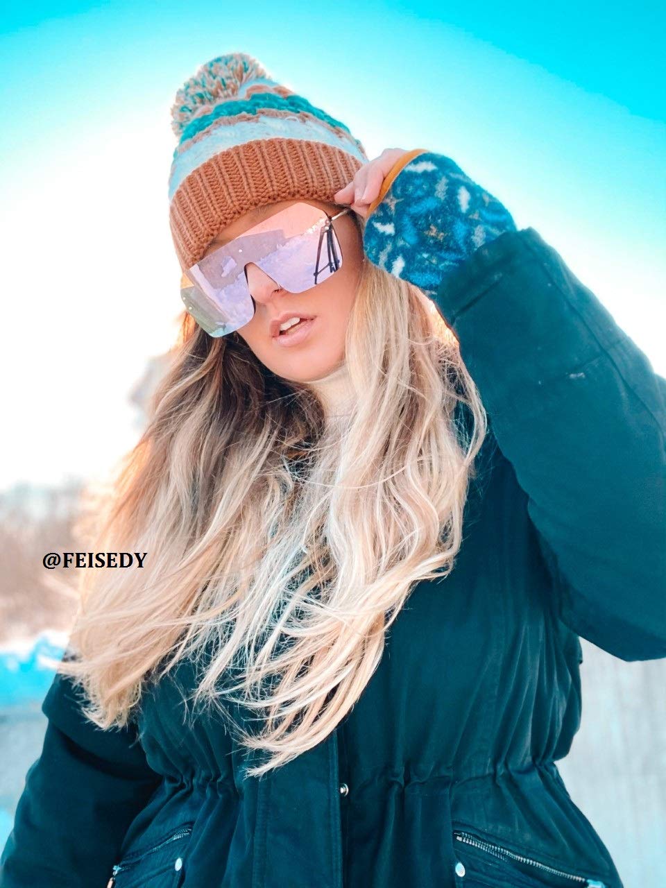 نظارات فيسيدي الكلاسيكية ذات العدسة الواحدة  خياراً مثالياً لمن يبحث عن إطلالة عصرية بلمسة رجعية أنيقة. تتميز بعدسة موحدة بدون إطار تمنحها مظهراً جذاباً ومستقبلياً، مع توفير حماية كاملة من أشعة الشمس الضارة 