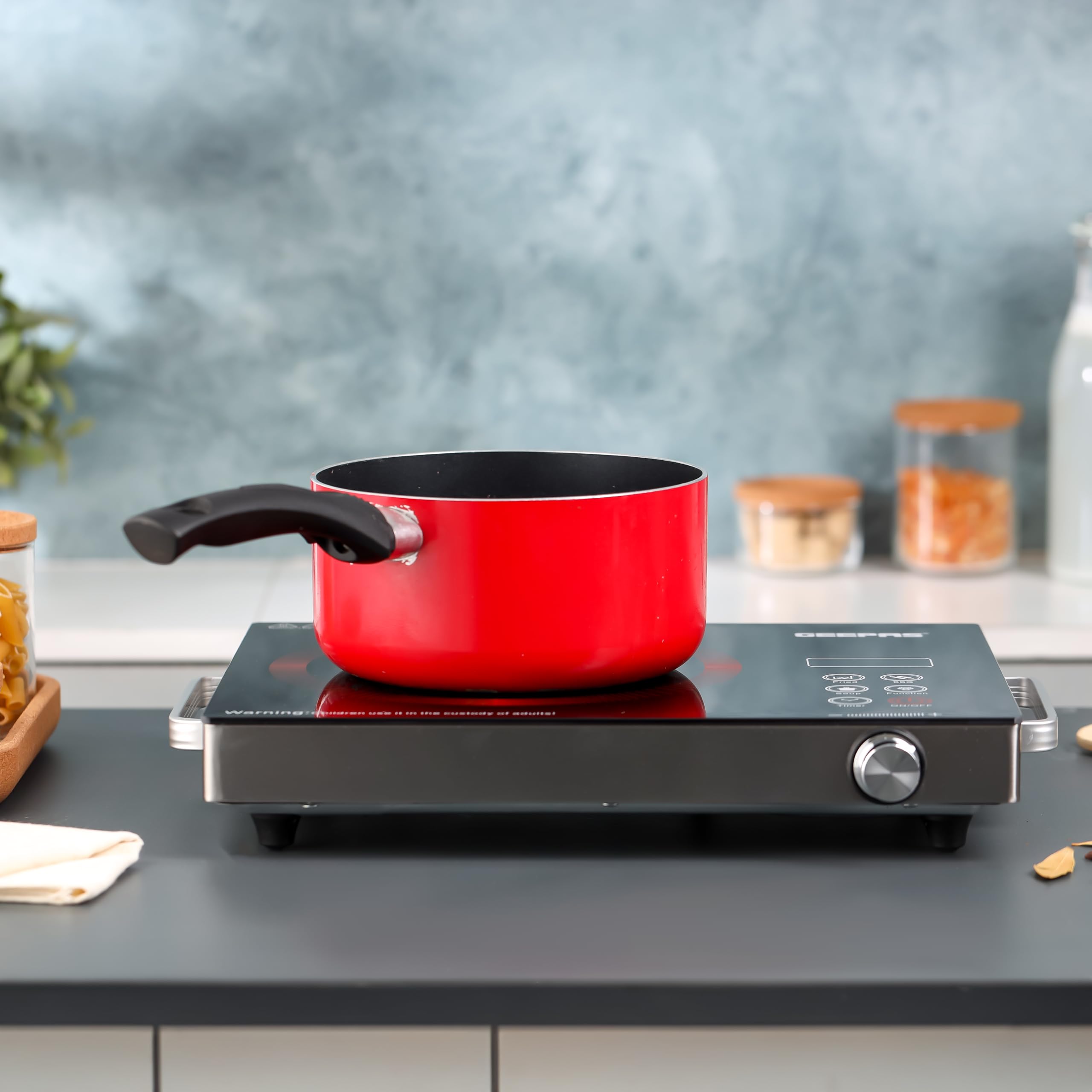 موقد الأشعة تحت الحمراء الرقمي من جيباس GIC6920 جهازاً قوياً وفعالاً لتسهيل عملية الطهي بسرعة وكفاءة. يتميز بتقنية التسخين بالأشعة تحت الحمراء المتطورة التي توفر توزيعاً متساوياً للحرارة وطهيًا موفرًا للطاقة دون لهب مفتوح