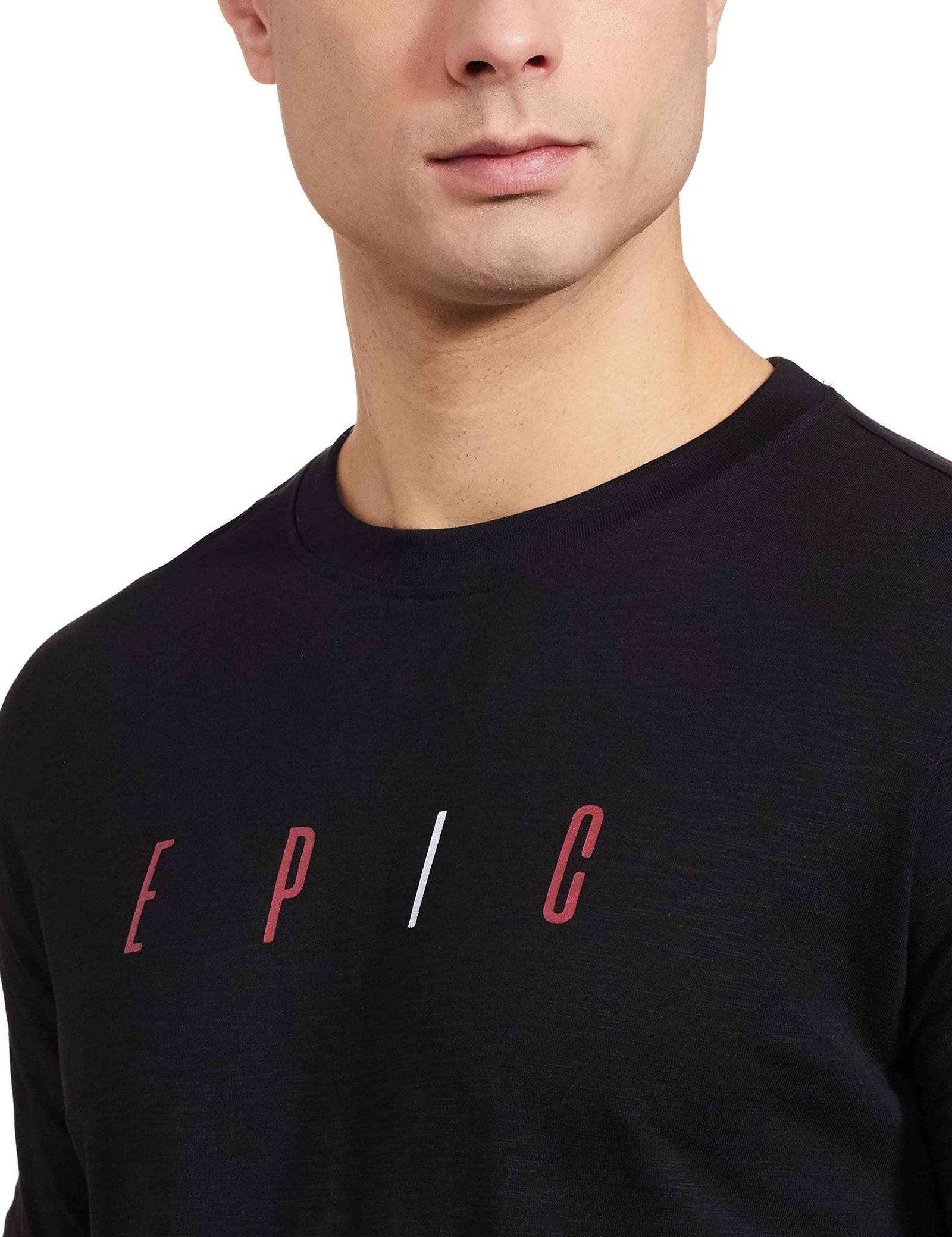 تيشيرت رجالي من Generic مصنوع من قماش ناعم يسمح بمرور الهواء ليمنحك راحة طوال اليوم. يتميز بتصميم بسيط وعملي يمكن تنسيقه بسهولة مع الجينز أو الشورت أو الملابس الرياضية