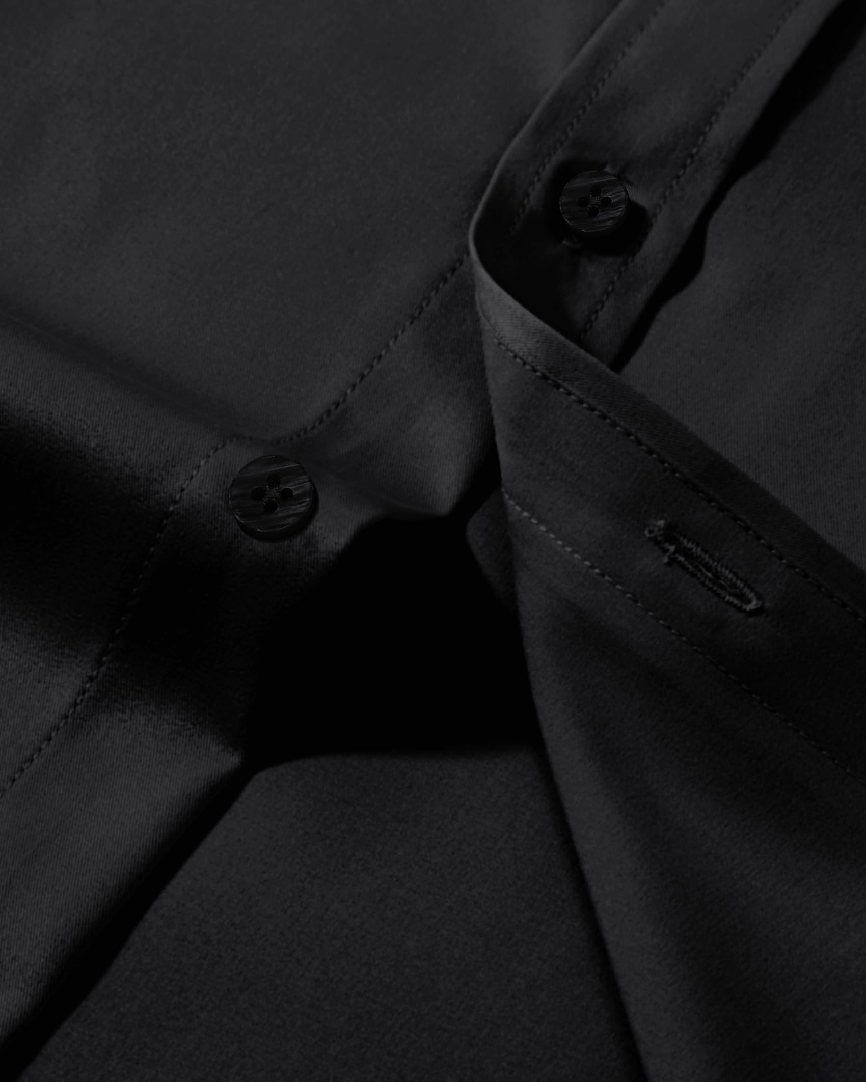 تقدم قمصان Alimens & Gentle للرجال مزيجاً مثالياً من الراحة والأناقة والجودة. مصنوعة من خامات ناعمة وقابلة للتهوية، وتوفر مقاساً مناسباً يناسب الإطلالات الكاجوال والرسمية.