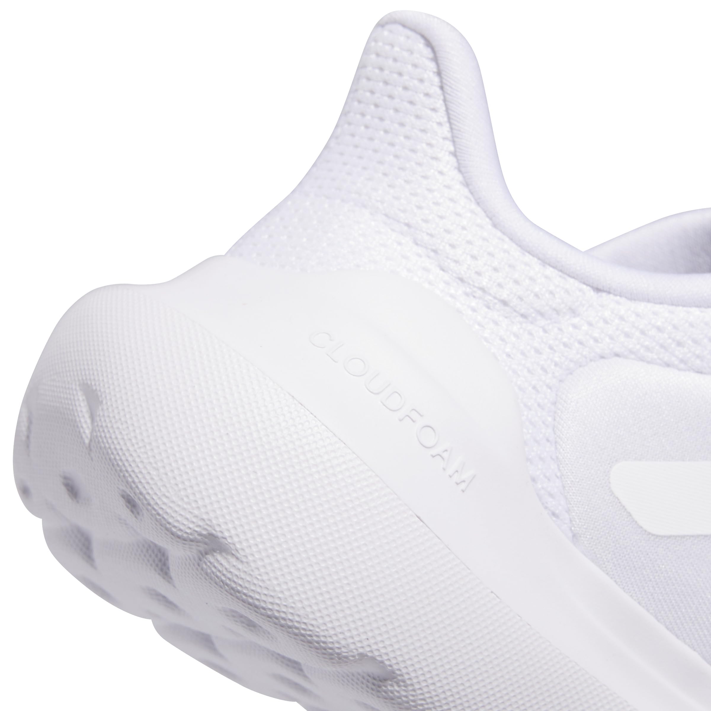 أحذية Adidas للبنين مصممة للأقدام النشطة للصغار، وتجمع بين الراحة والمتانة والأناقة