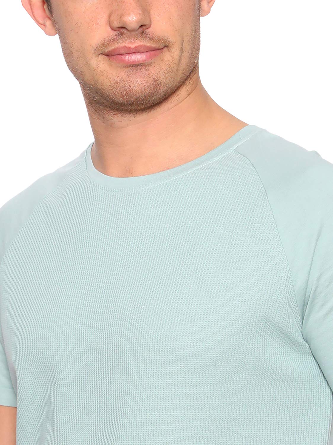 تي‑شيرت رجالي من DeFacto Raglan وقماش قطني ناعم بنمط Ribbed، يجمع بين الراحة والمظهر العصري