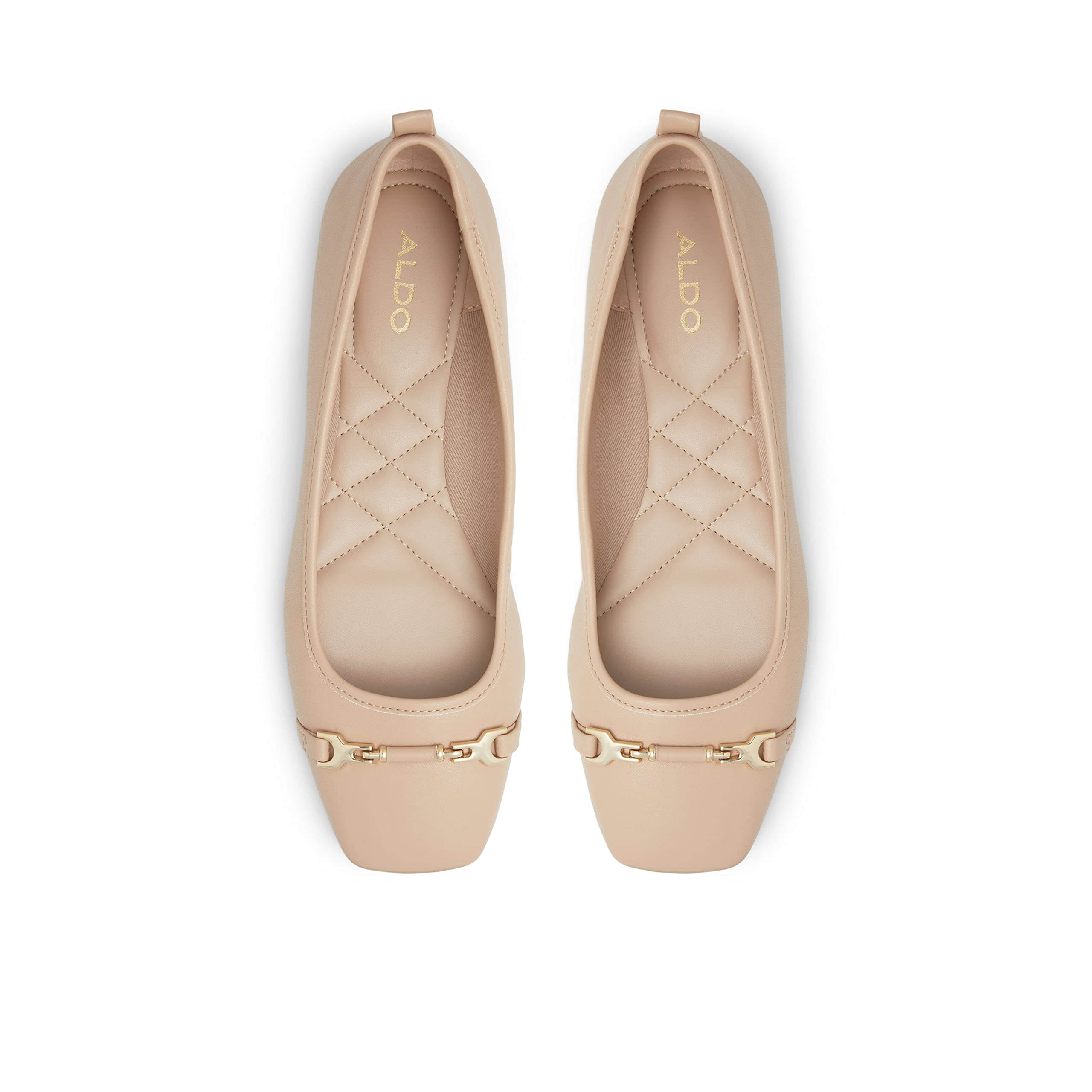  أحذية ألدو للنساء المصممة لتجمع بين الفخامة العصرية والراحة اليومية. صُنعت من مواد عالية الجودة بتفاصيل دقيقة تمنحك مظهراً راقياً وشعوراً مريحاً في كل خطوة.