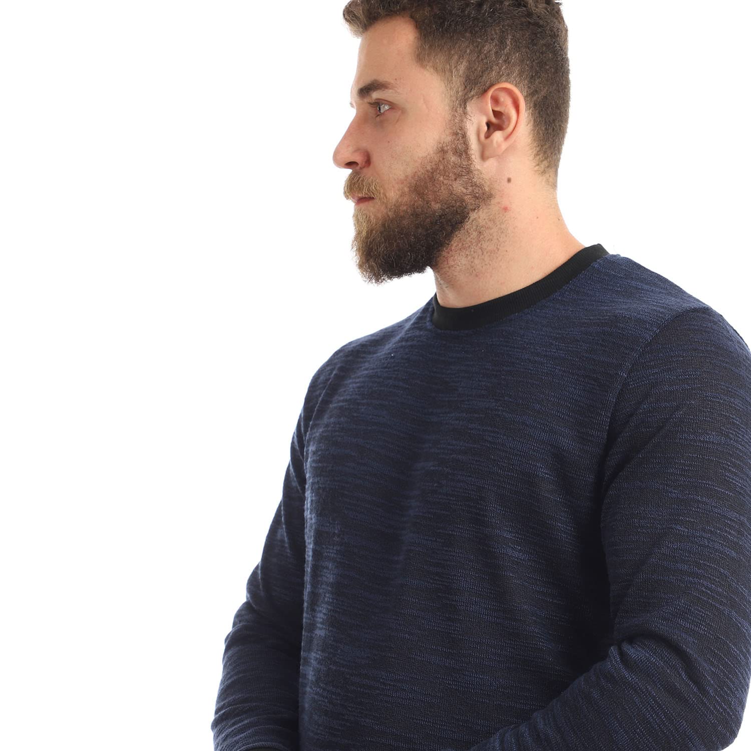 سويت شيرت من اوف كليف للرجال هو قطعة مريحة وعصرية مصممة لمنحك دفئًا وراحة في الأجواء الباردة