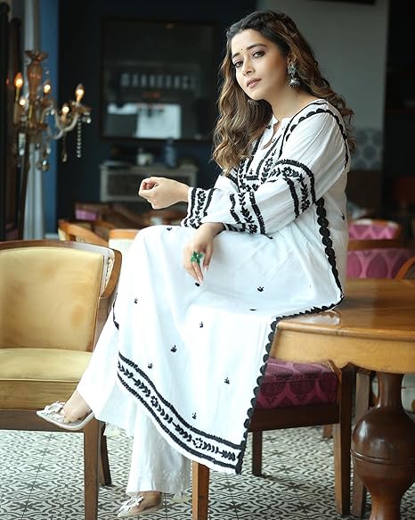 بلوزة طويلة نسائية بتطريز من ماركة ANNI DESIGNER بخامة قطن مخلوط باللون الأبيض