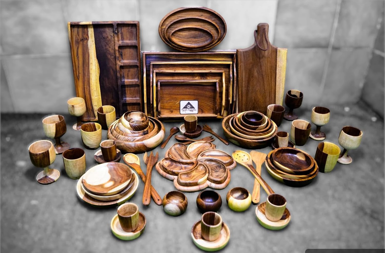 طقم أدوات مطبخ وسفرة 57 قطعة من Egypt Antiques – معالج بزيت الزيتون وغير متفاعل