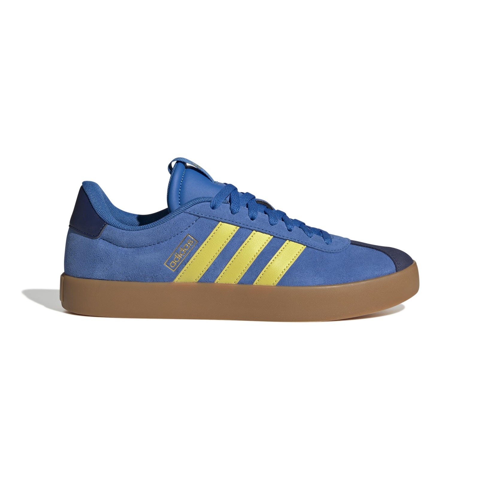 أحذية adidas للرجال مصممة لتجمع بين الراحة والمتانة والأسلوب الرياضي الأيقوني. مصنوعة من مواد قابلة للتنفس مع نعال مبطنة ونعل خارجي قوي لتوفير دعم مثالي أثناء الجري أو التمارين أو الاستخدام اليومي