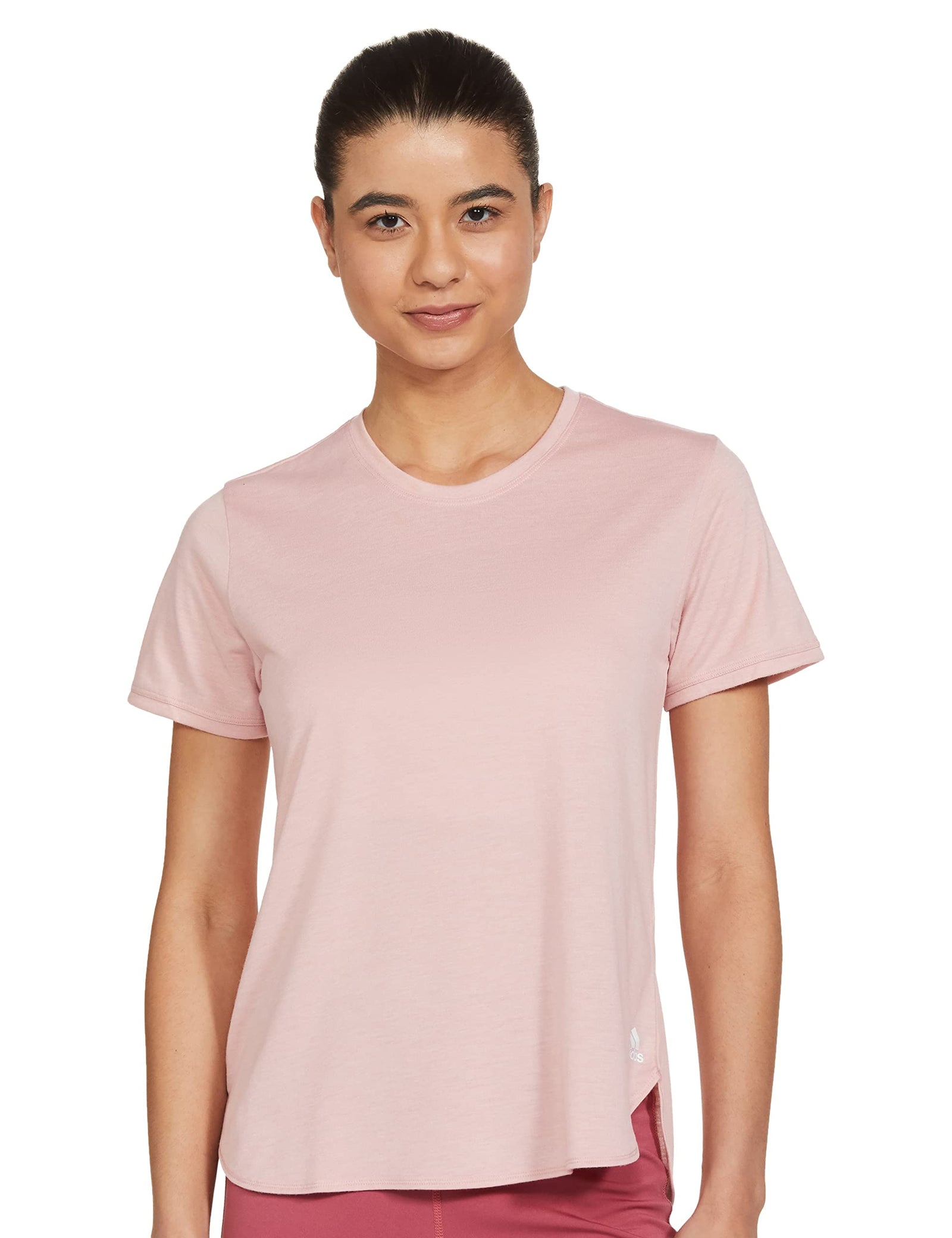 تيشيرت نسائي من أديداس تصميم عملي أنيق