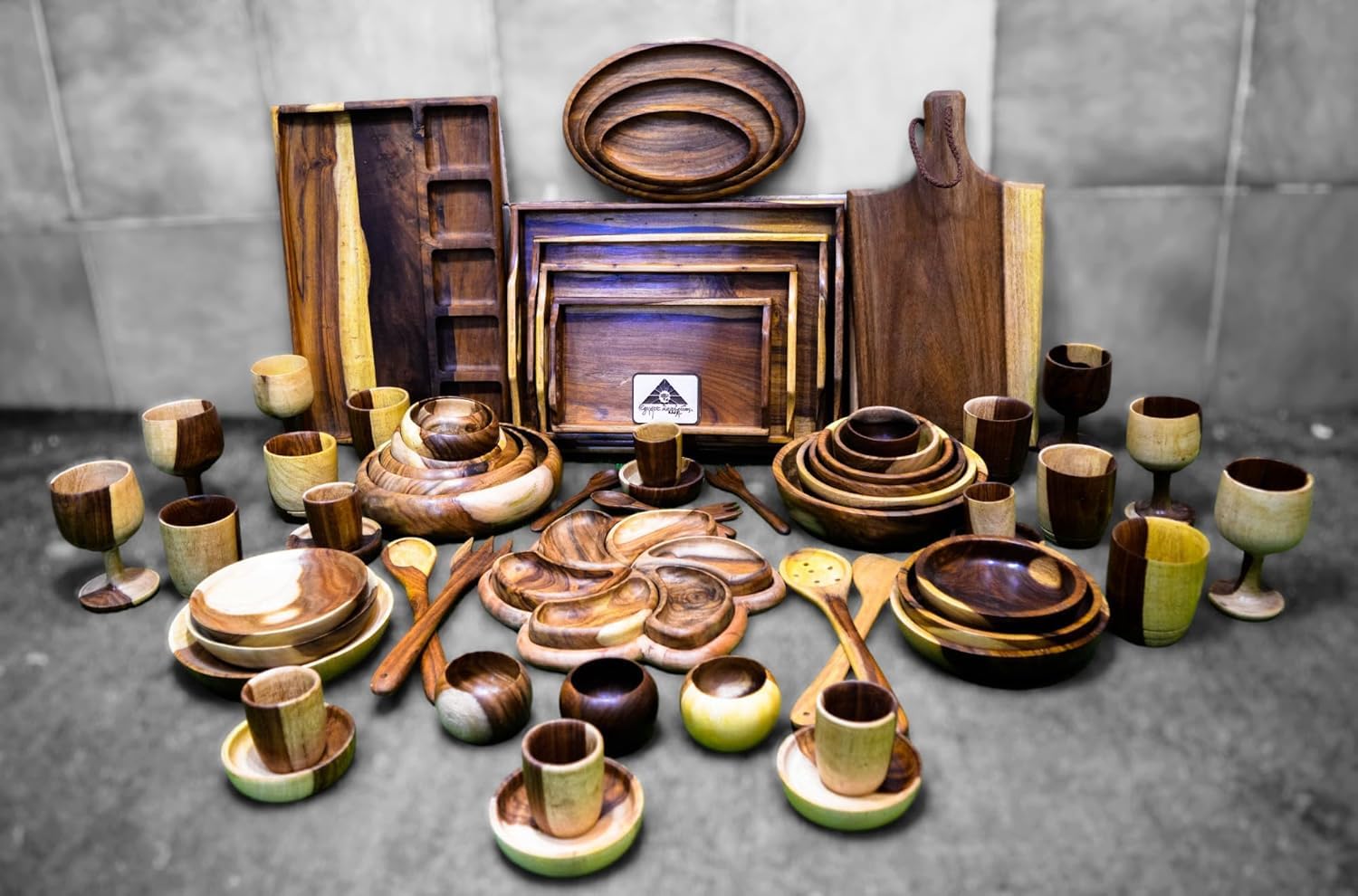 طقم أدوات مطبخ وسفرة 57 قطعة من Egypt Antiques – معالج بزيت الزيتون وغير متفاعل