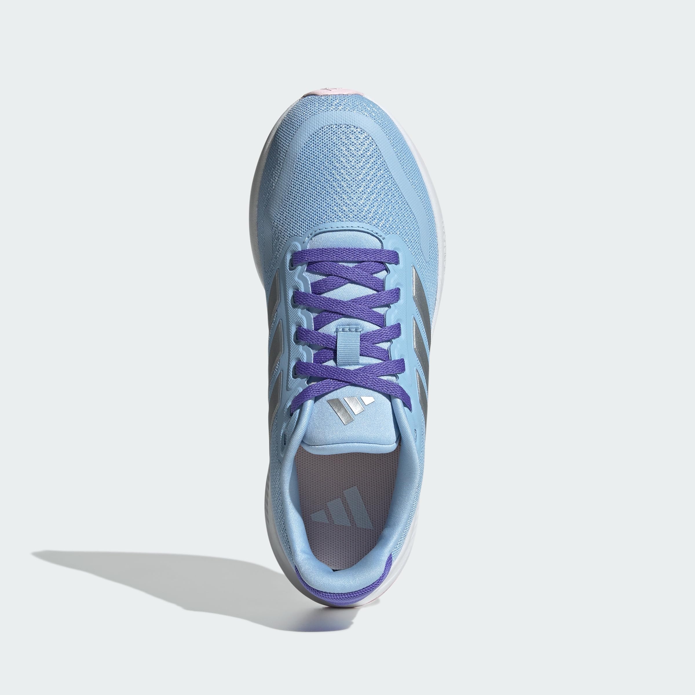 أحذية adidas للأولاد مصممة لتمنح الراحة والمتانة والمظهر الرياضي لدعم الأطفال النشطين. تتميز بأقمشة قابلة للتنفس مع نعال مبطنة ونعل خارجي قوي للحفاظ على راحة وحماية القدمين طوال اليوم
