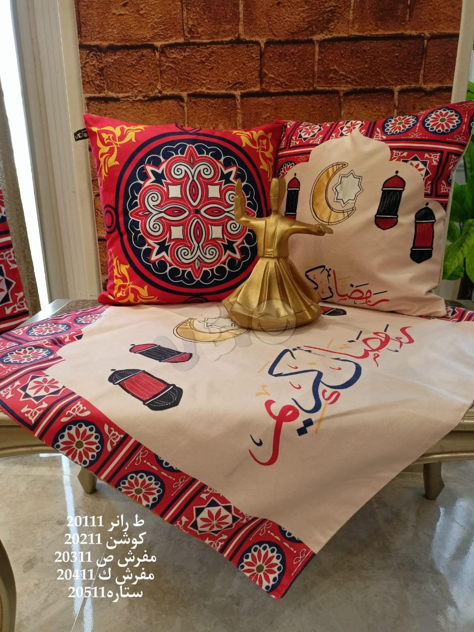 Runner 1.5m * 45cm velvet with lining, 2 cushion covers 45cm * 45cm velvet front, square tablecloth 75cm * 75cm, curtain size 2.5m * 2.5m, and tablecloth 2m * 2.5m.