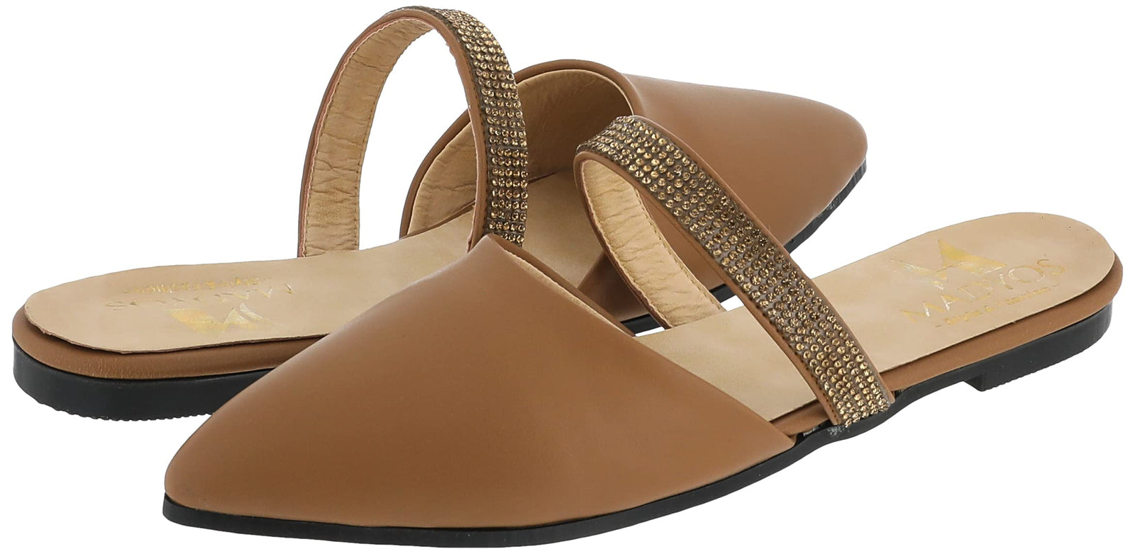 شبشب نسائي من ماديوس مصمم لتوفير الراحة وسهولة الاستخدام اليومي. مصنوع من خامات خفيفة وناعمة تمنح ارتداءً مريحاً وسهلاً مع تصميم سهل الارتداء بدون عناء.