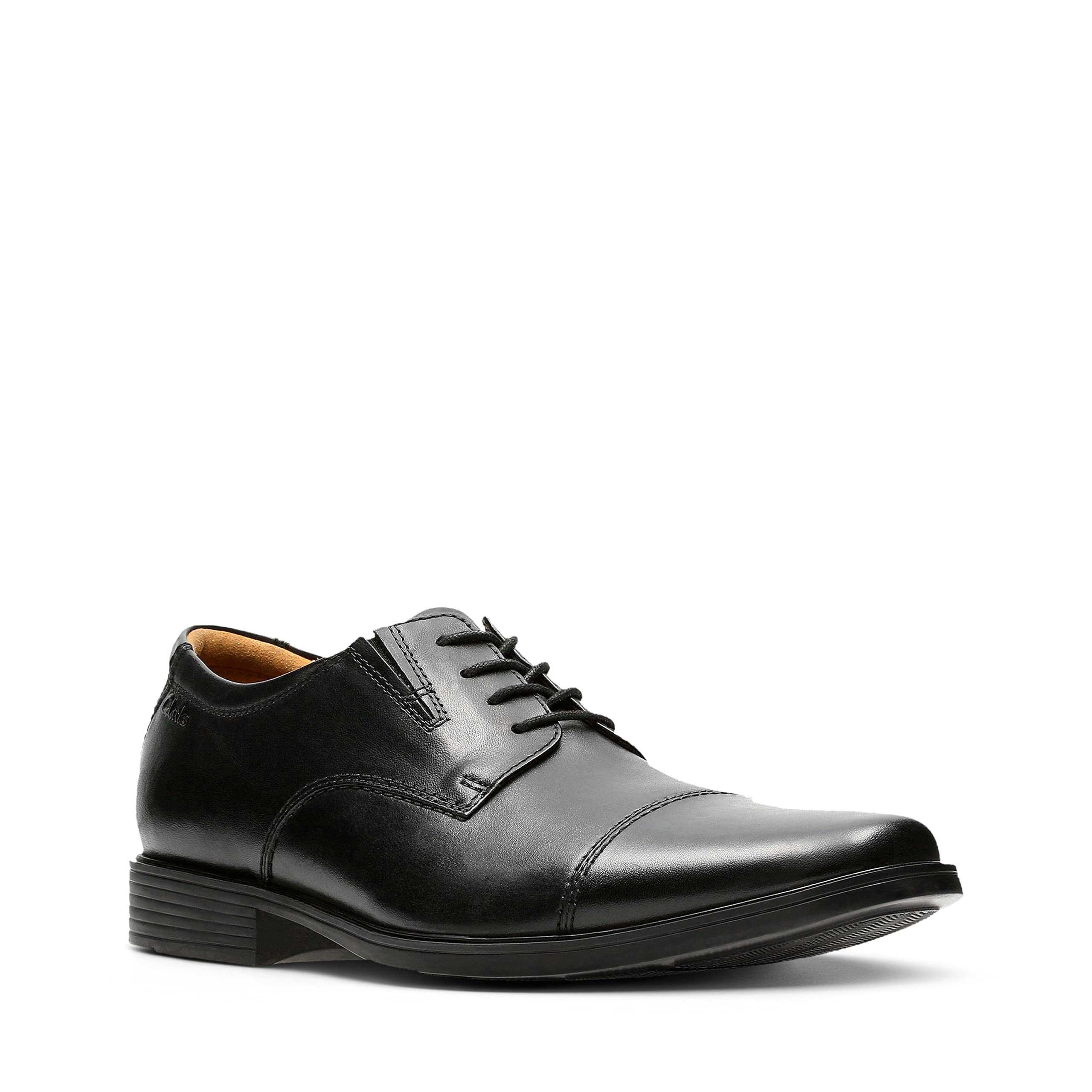 أحذية من Clarks للرجال التي تجمع بين الراحة الكلاسيكية والأناقة الراقية
