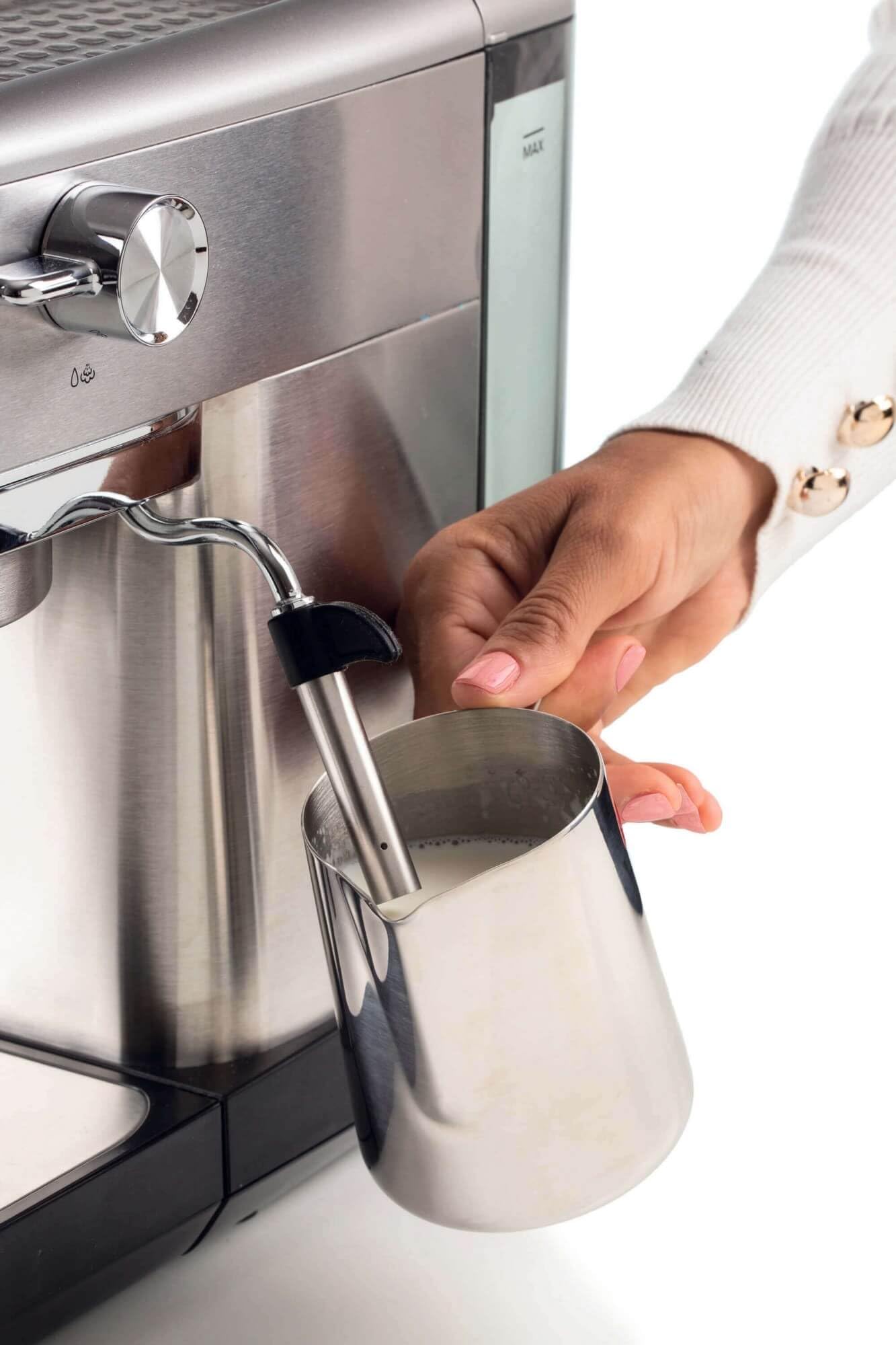 ماكينة إسبريسو أرييتي 1380 Metal Slim Barista من الستانلس ستيل هي جهاز احترافي مصمم لتقديم قهوة إسبريسو بجودة المقاهي في المنزل. بضغط ١٥ بار،