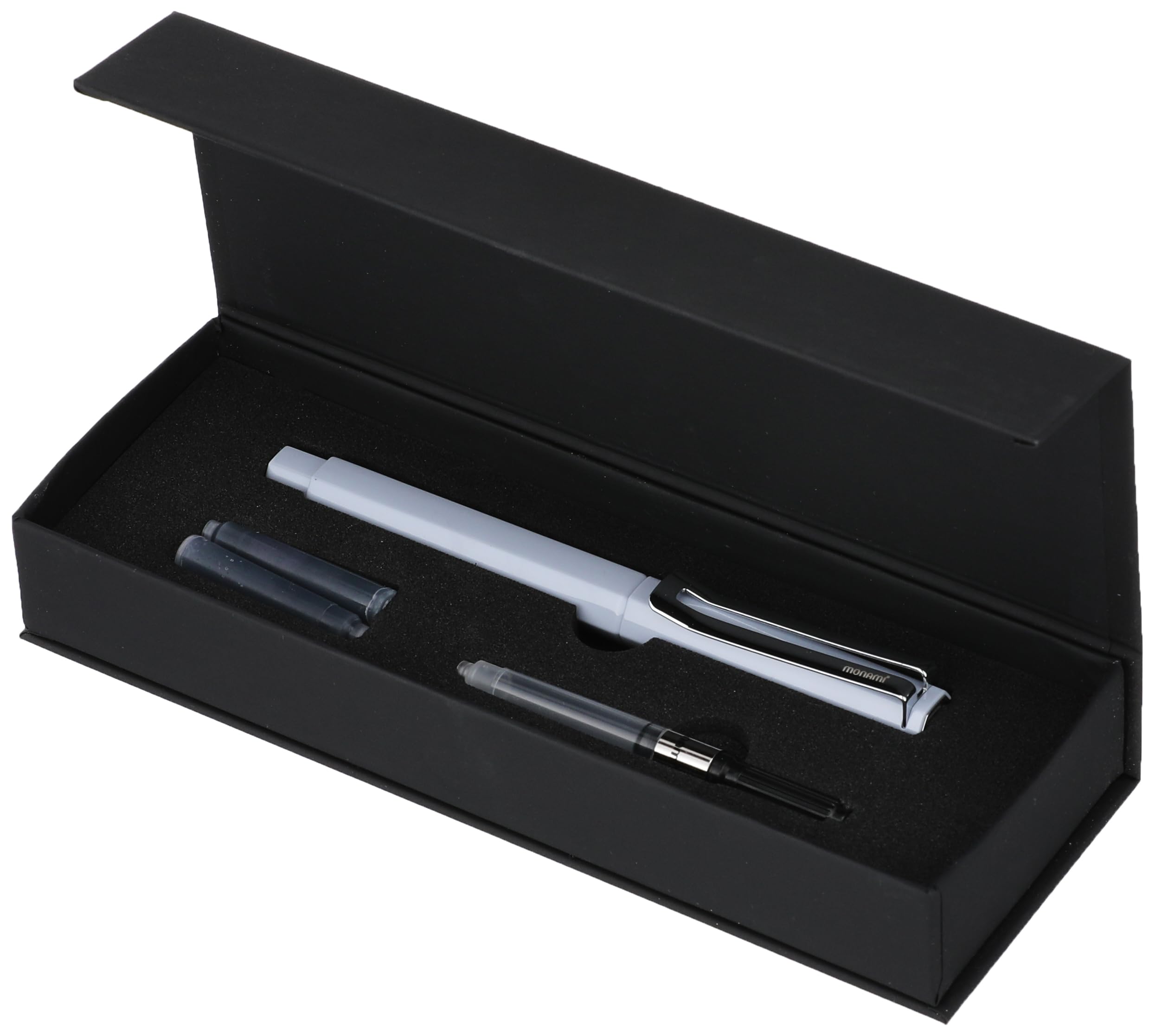 قلم 153 نيو هو أداة كتابة أنيقة وعالية الجودة توفر تجربة كتابة سلسة ودقيقة. يتميز بتشطيب أسود كلاسيكي ومقبض مريح، ليجمع بين الأناقة والعملية. مناسب للاستخدام في المكتب