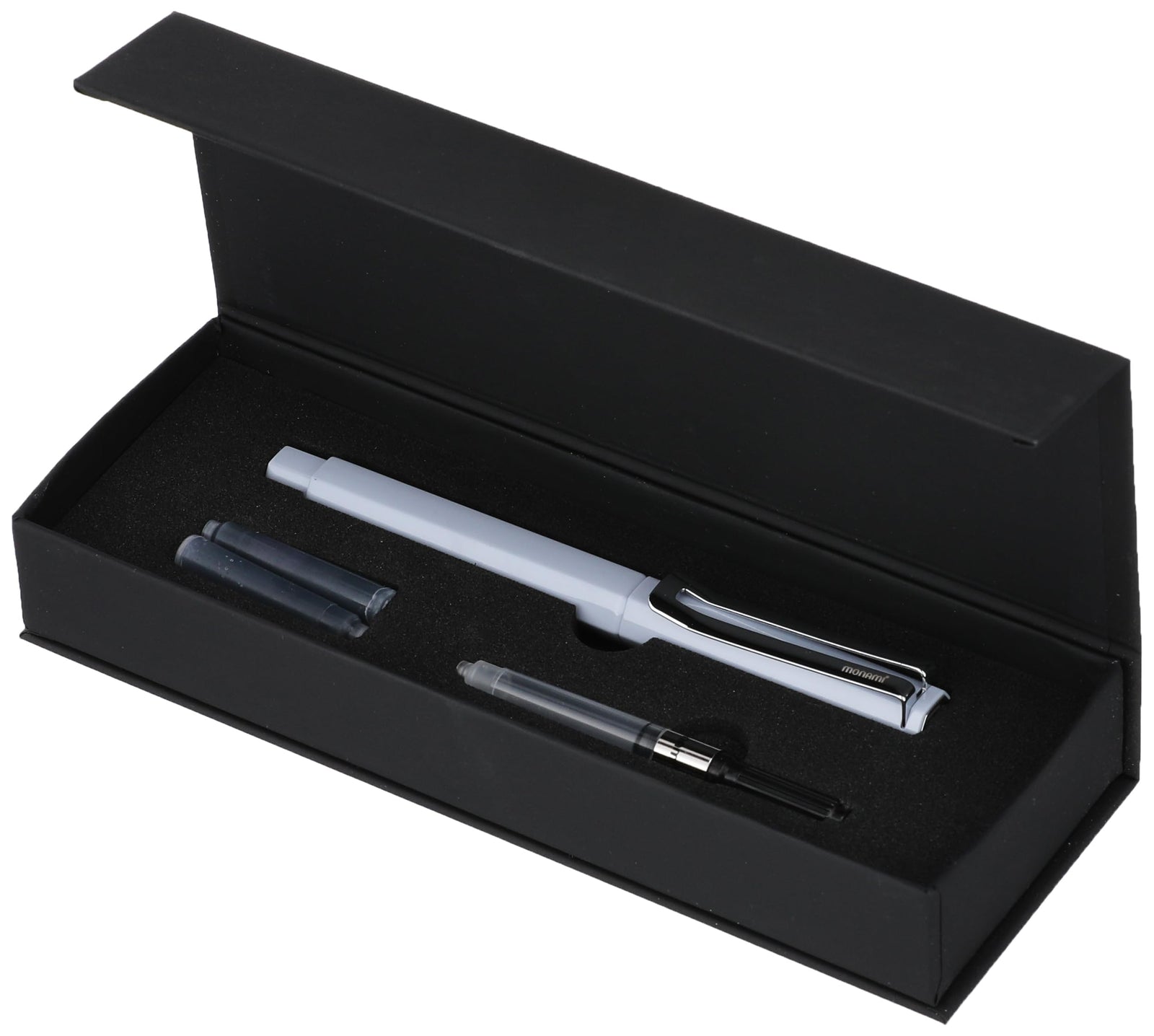 قلم 153 نيو هو أداة كتابة أنيقة وعالية الجودة توفر تجربة كتابة سلسة ودقيقة. يتميز بتشطيب أسود كلاسيكي ومقبض مريح، ليجمع بين الأناقة والعملية. مناسب للاستخدام في المكتب