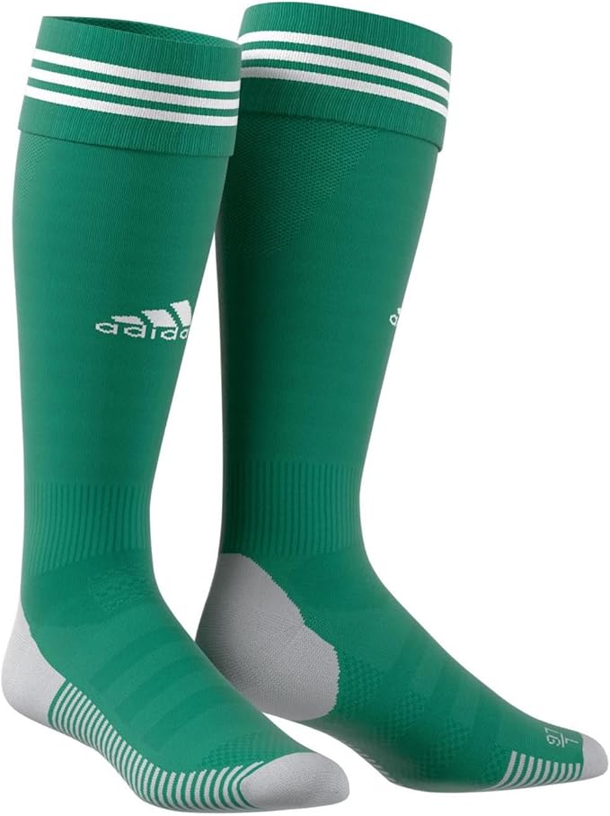 جوارب رياضية من Adidas للرجال مصممة لتوفير الراحة والدعم وقابلية التهوية أثناء الأنشطة الرياضية أو الاستخدام اليومي. 