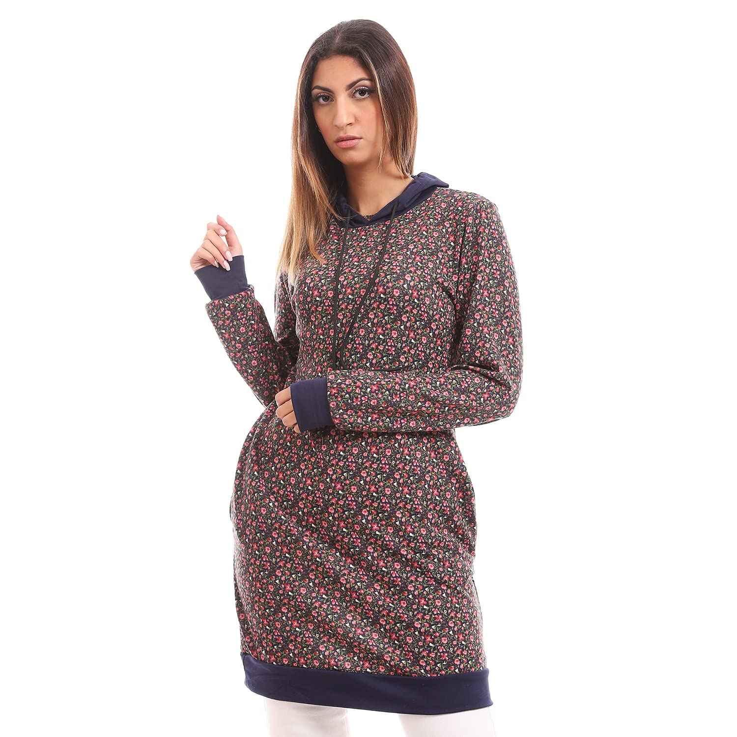 هودي أندورا للنساء يجمع بين الراحة والدفء والأناقة الكاجوال، مما يجعله مثاليًا للاستخدام اليومي.