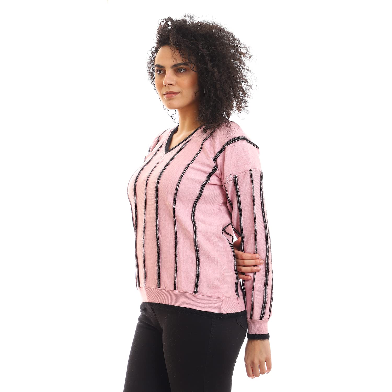 كنزة نسائية من أندورا بياقة على شكل V وخطوط عريضة 