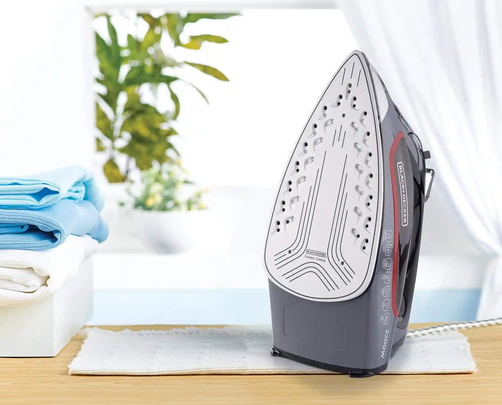 Black & Decker Steam Iron With Ceramic Soleplate, X2050-b5-Have Scratches and Damage Box - Safqqa Egypt
