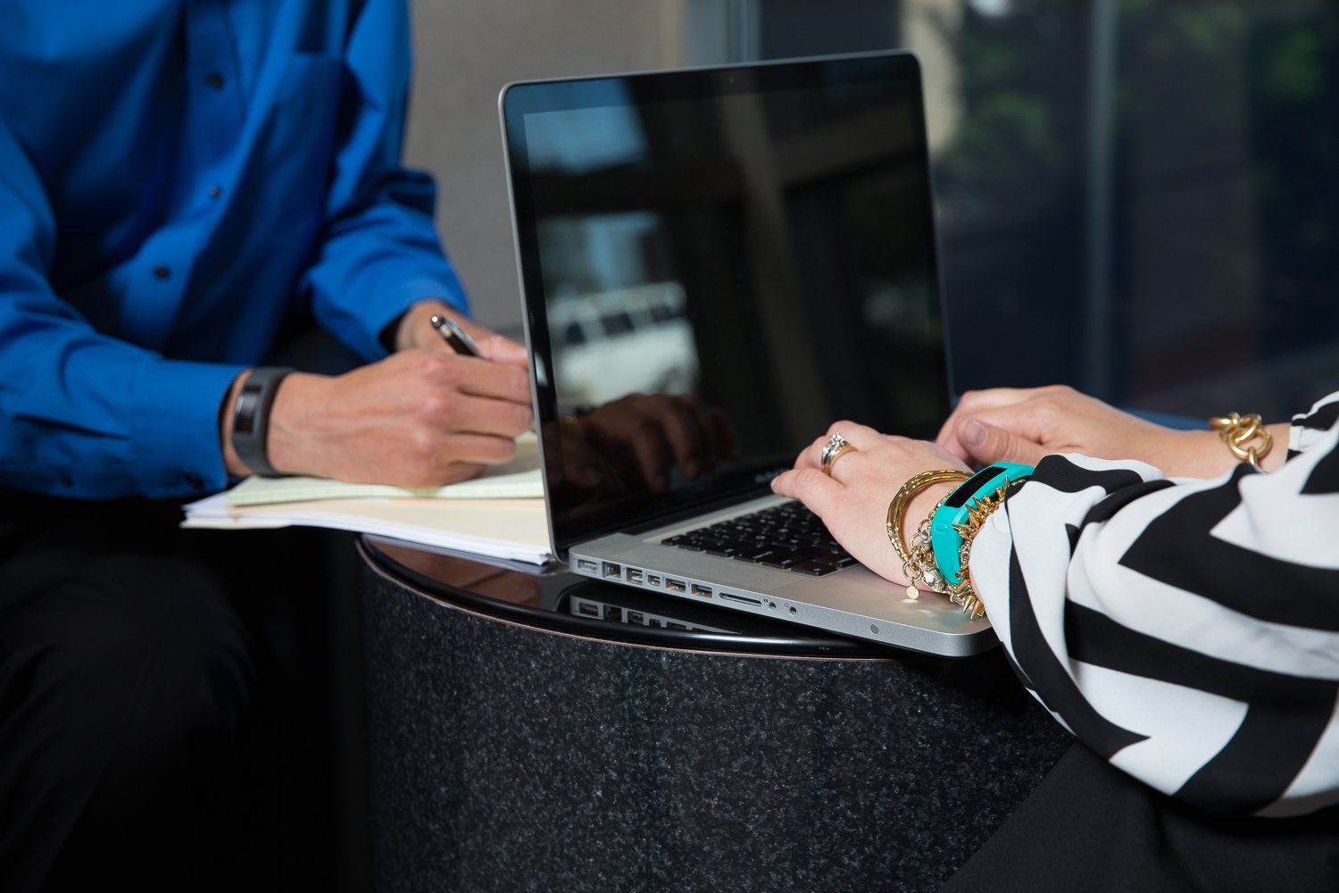 ساعة جارمن الذكية للرياضة هي ساعة أداء عالي مخصصة للرياضيين ومحبي النشاط البدني. تتميز بتقنية تحديد المواقع GPS الدقيقة ومراقبة معدل ضربات القلب مع أنماط رياضية