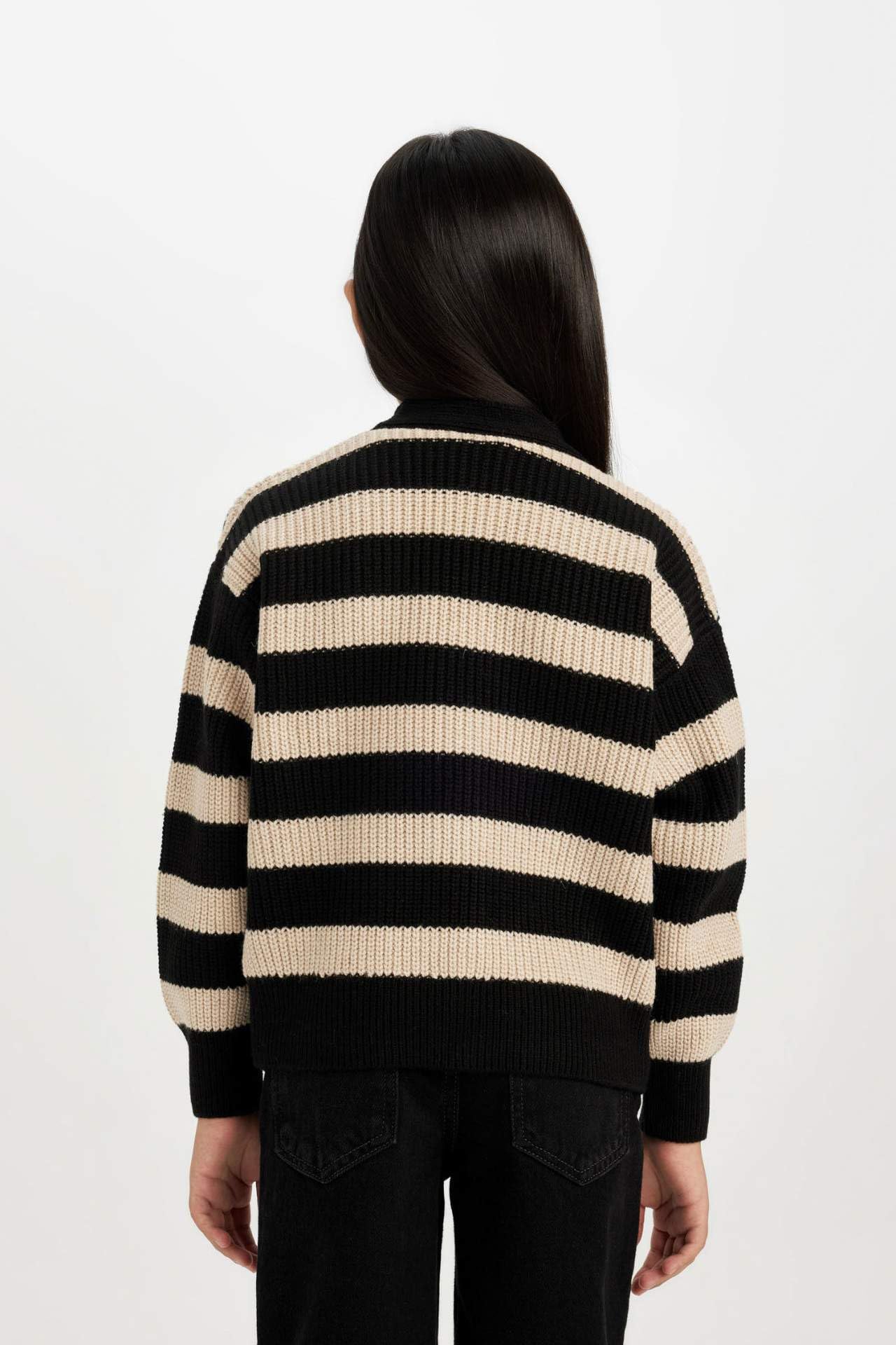 DeFacto Pullover For Girls Soft, warm material for comfort in cooler weather