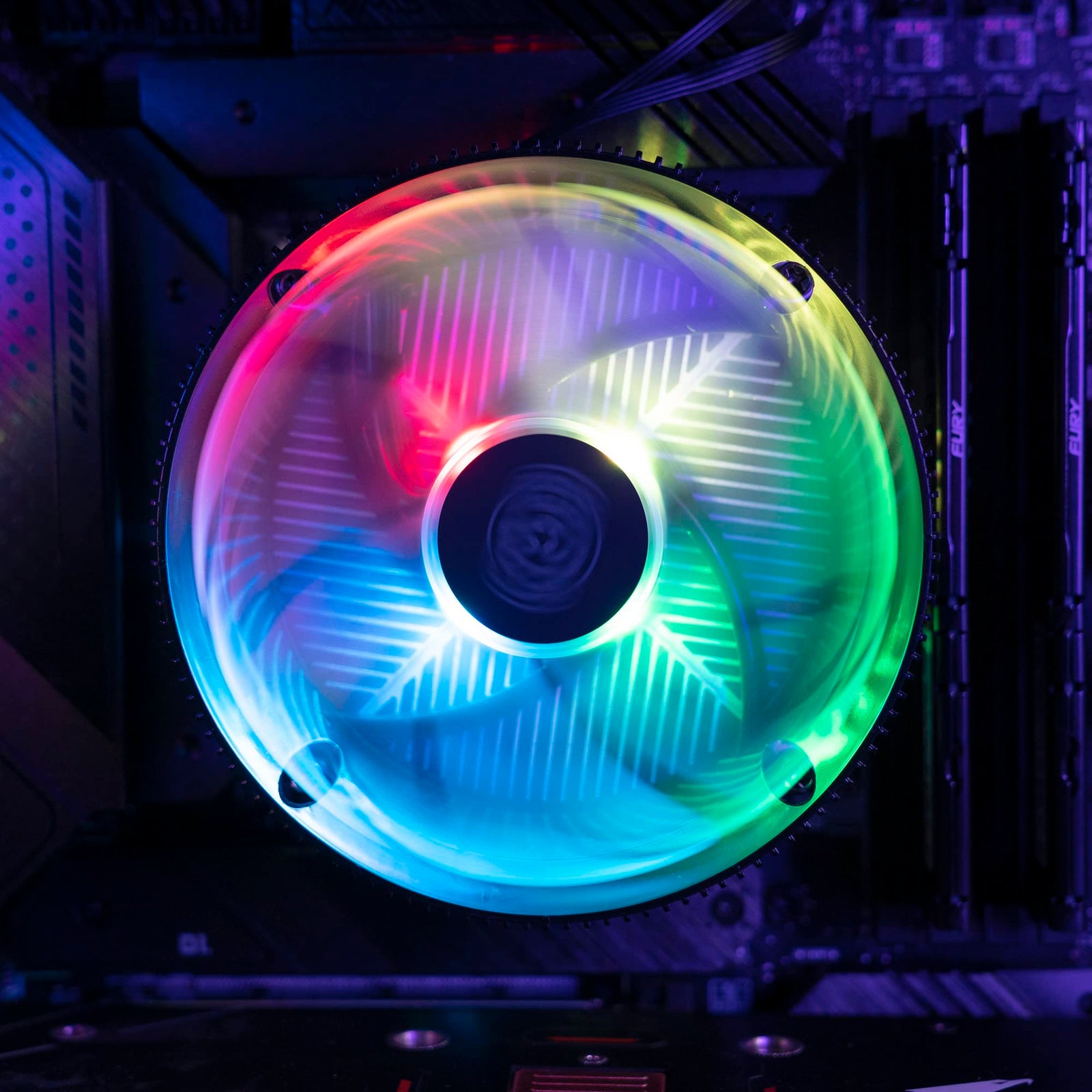 مبرد معالج كولر ماستر i70C لمنفذ LGA 1700 مع إضاءة ARGB، لون أسود، أبعاد 12 × 12 × 7 سم، جهد 12 فولت، قدرة 1.44 واط، سرعة دوران 1800 دورة في الدقيقة، تدفق هواء 37.08 قدم مكعب/دقيقة، صوت 28 ديسيبل